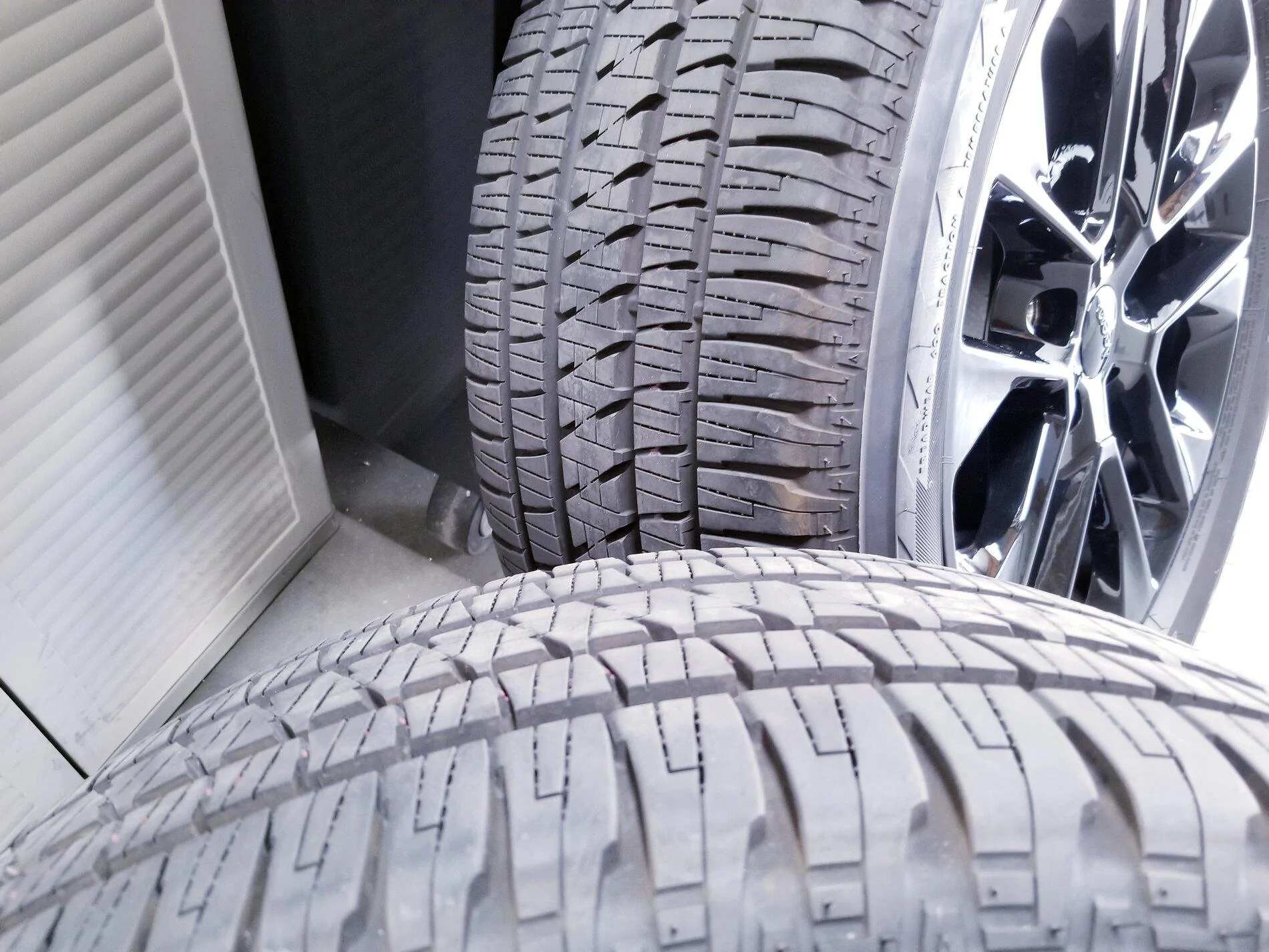 Jeep Gladiator Factory High Altitude 20x8 wheel and tire set. 20210827_231143
