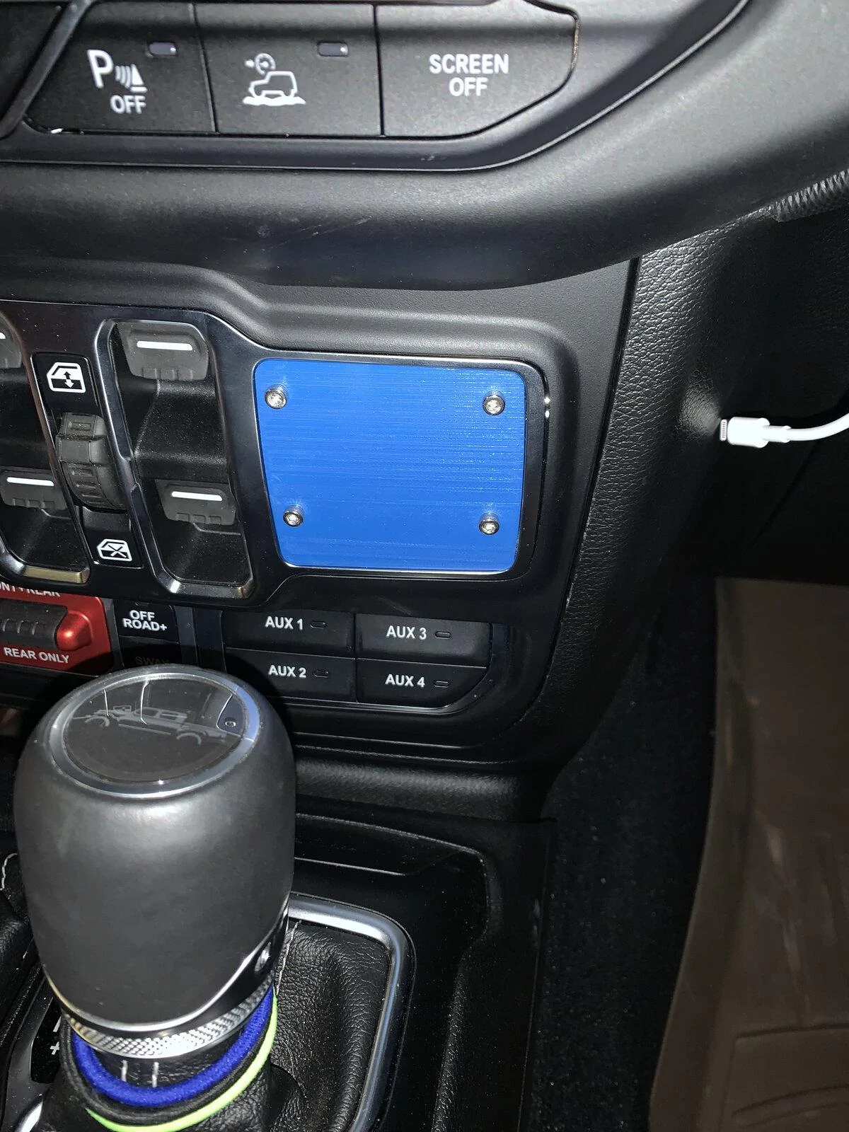 Jeep Gladiator USB split behind dash? IMG_1654