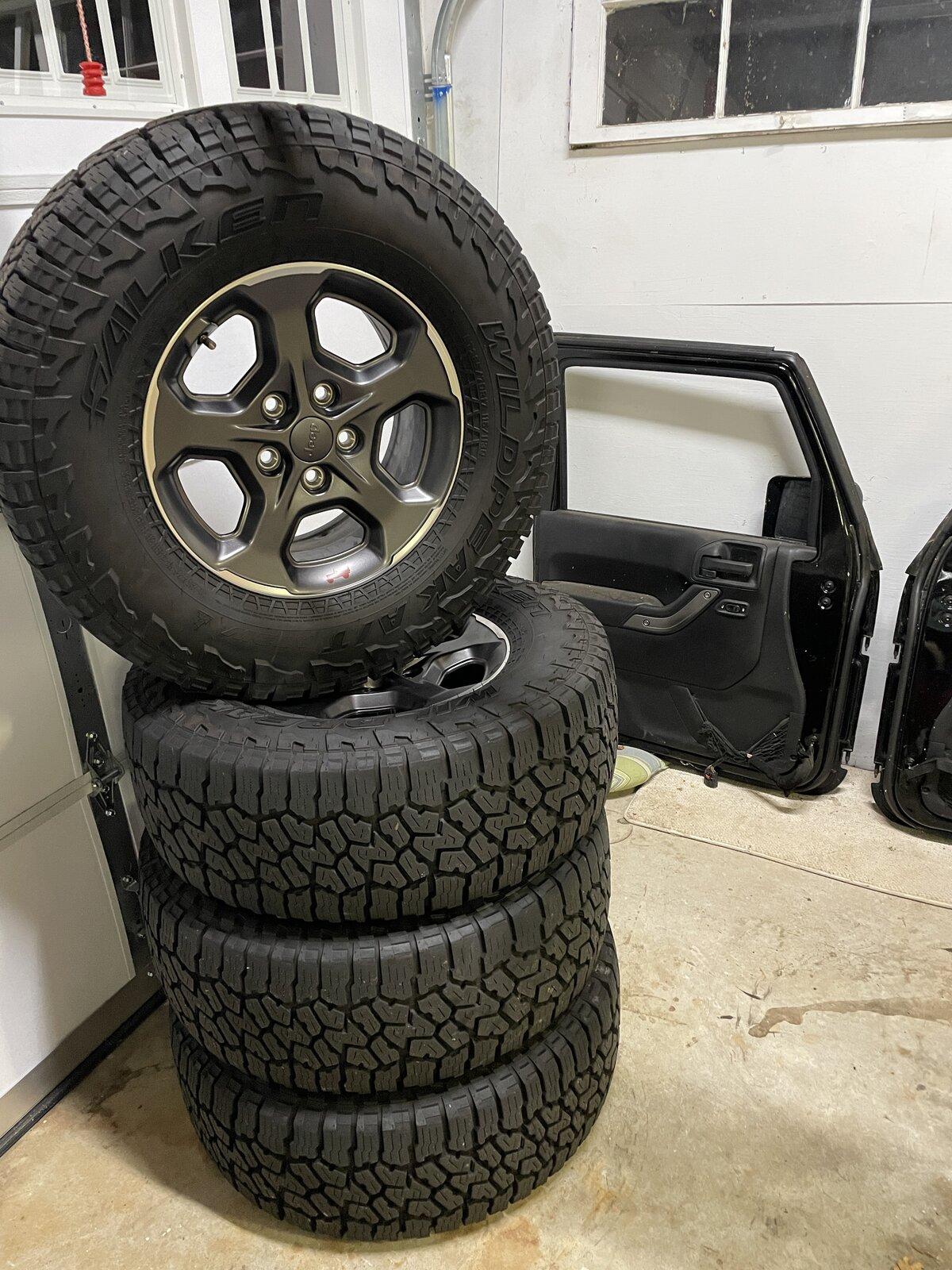 Jeep Gladiator Rubicon Take-off Wheels and Tires IMG_6478.JPG