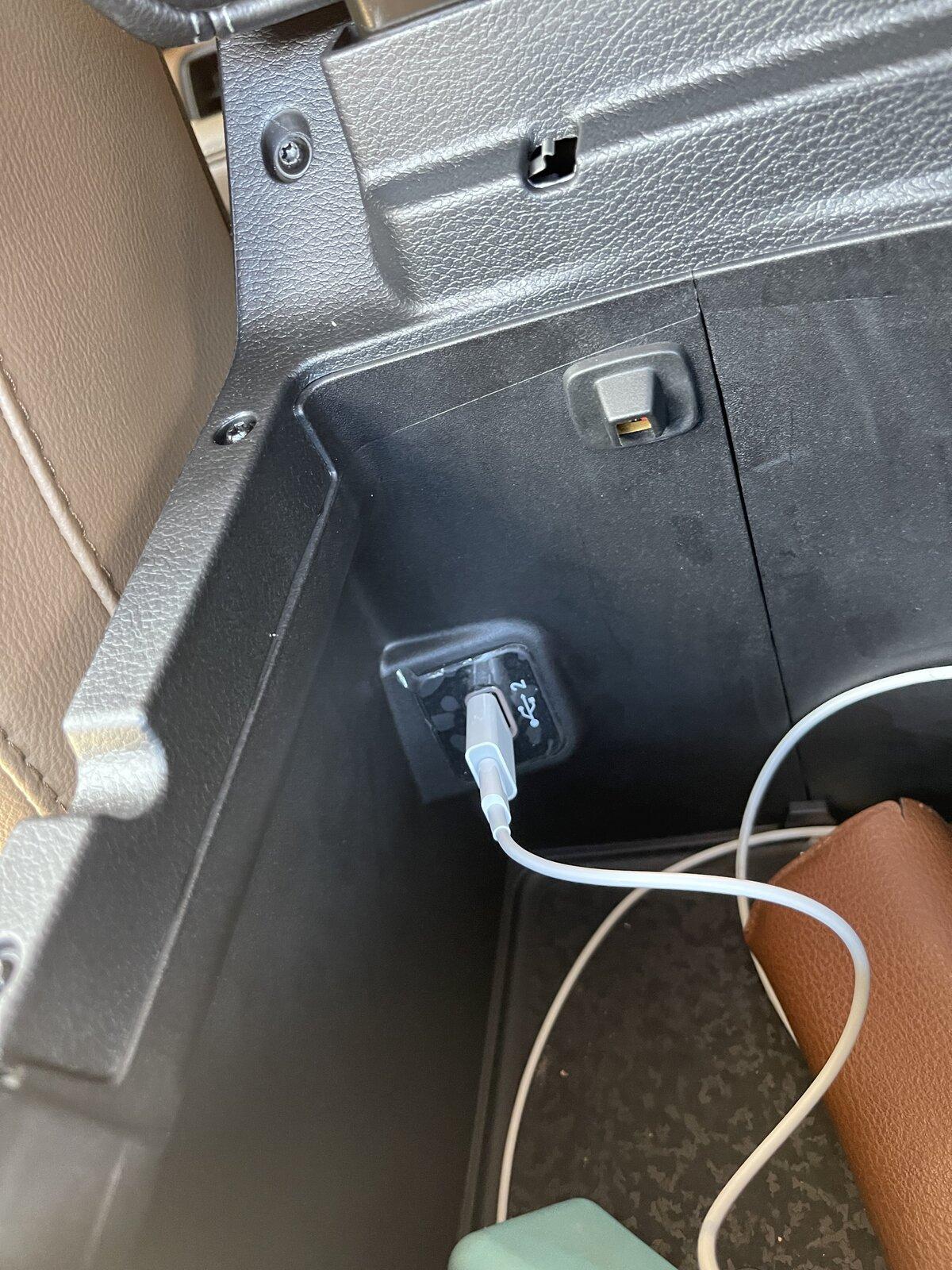Jeep Gladiator Convert the center console USB-A to a USB-C? C3112C56-7C78-4BA9-AB48-FEB308E7143D