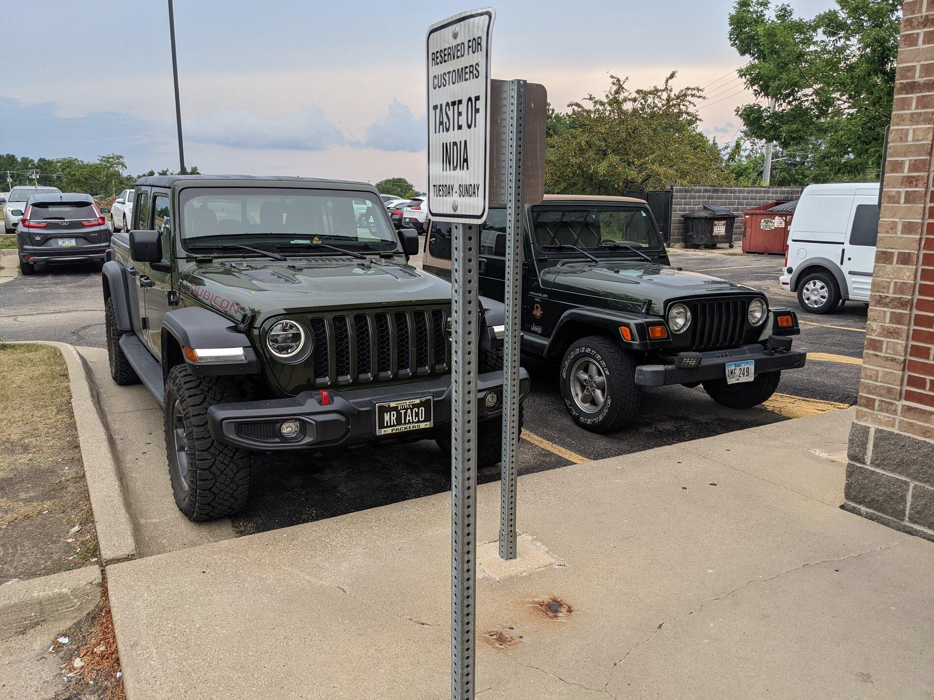Jeep Gladiator Jeeps Parking Next To Jeeps PXL_20210812_223528432