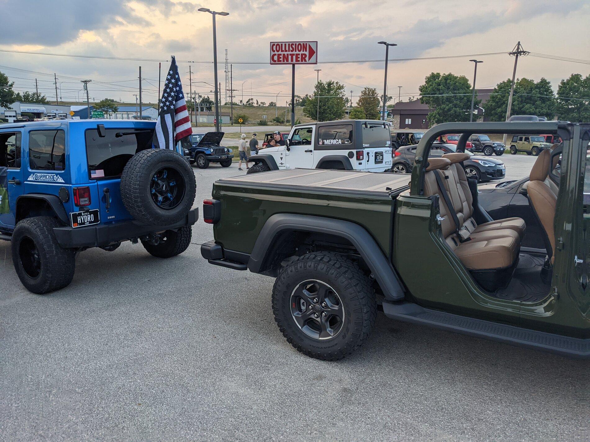Jeep Gladiator Jeeps Parking Next To Jeeps PXL_20210820_002745970
