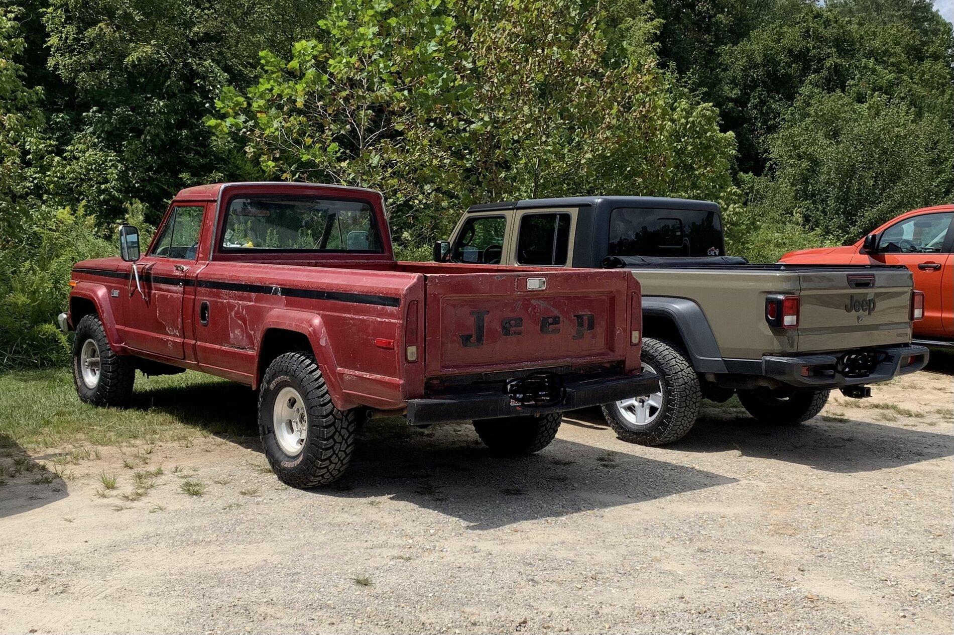 Jeep Gladiator Old and new together 456EE1AE-70AA-4D82-ABE6-63CC9C2F087B