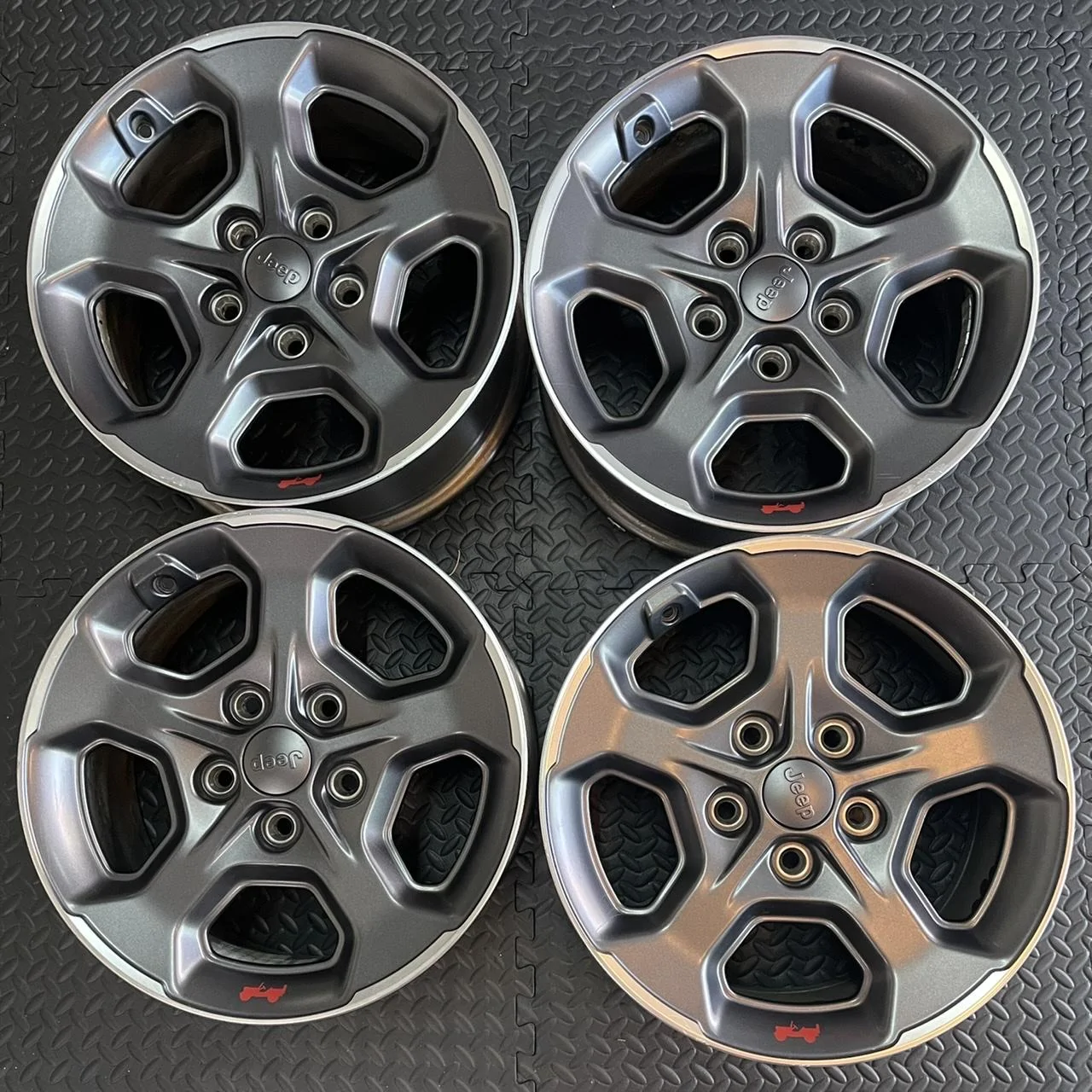 Jeep Gladiator FS: 4 rubicon wheels D356C8CA-D48D-4733-A7F8-73AF48A427CF