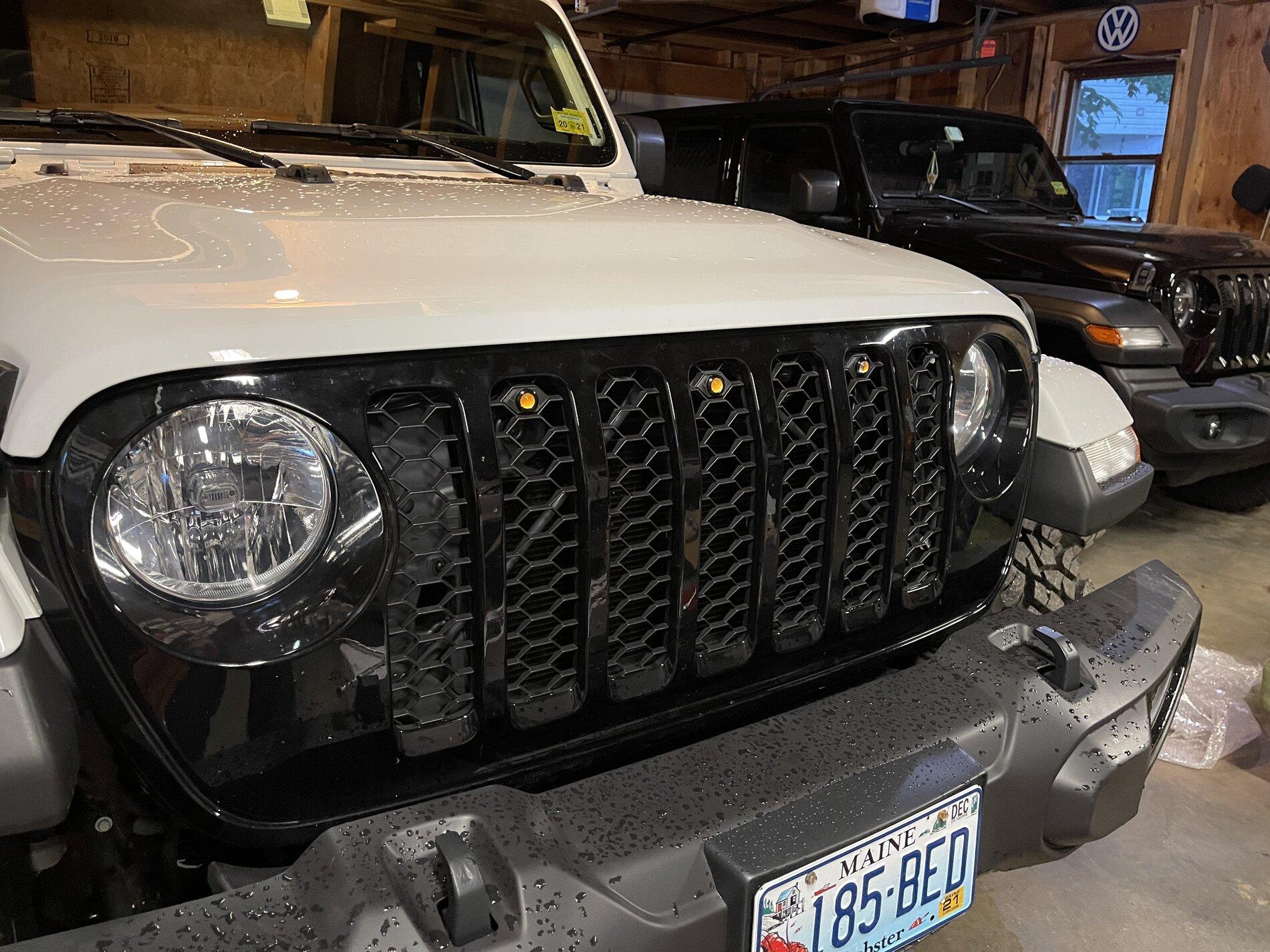 Jeep Gladiator Marker lights. C5F3B23B-E7AC-44A0-99B7-40F8DF581AC6