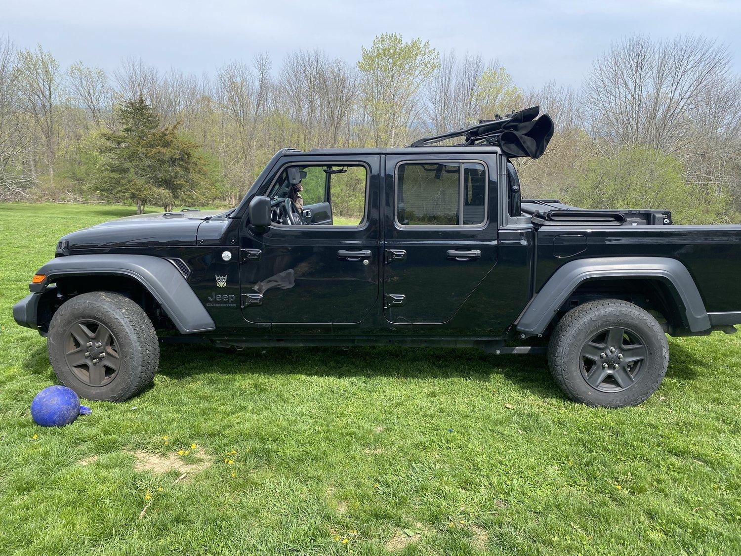 Jeep Gladiator Suntop Soft Top 0BBBD5B8-7DF8-4094-AA07-A08449B2A6B8