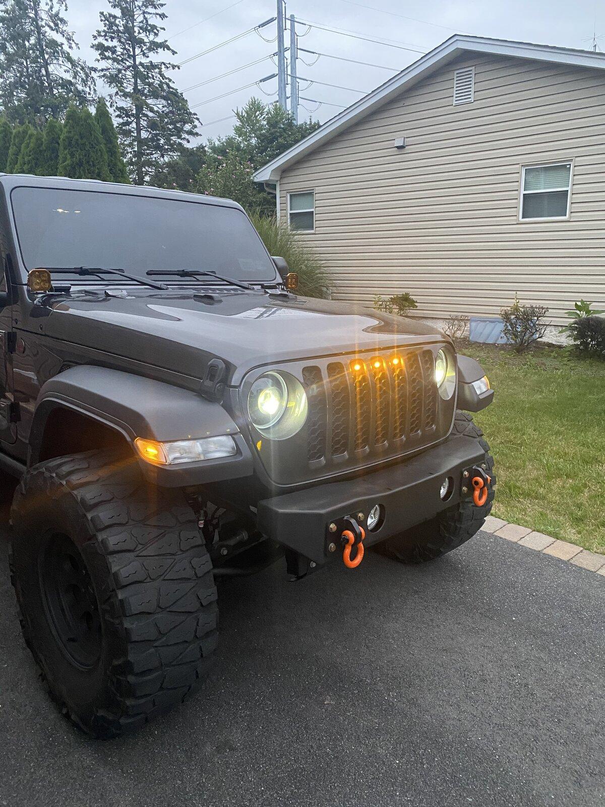 Jeep Gladiator Marker lights. CFAFA3C6-AF7F-455A-8419-840E54E976C1