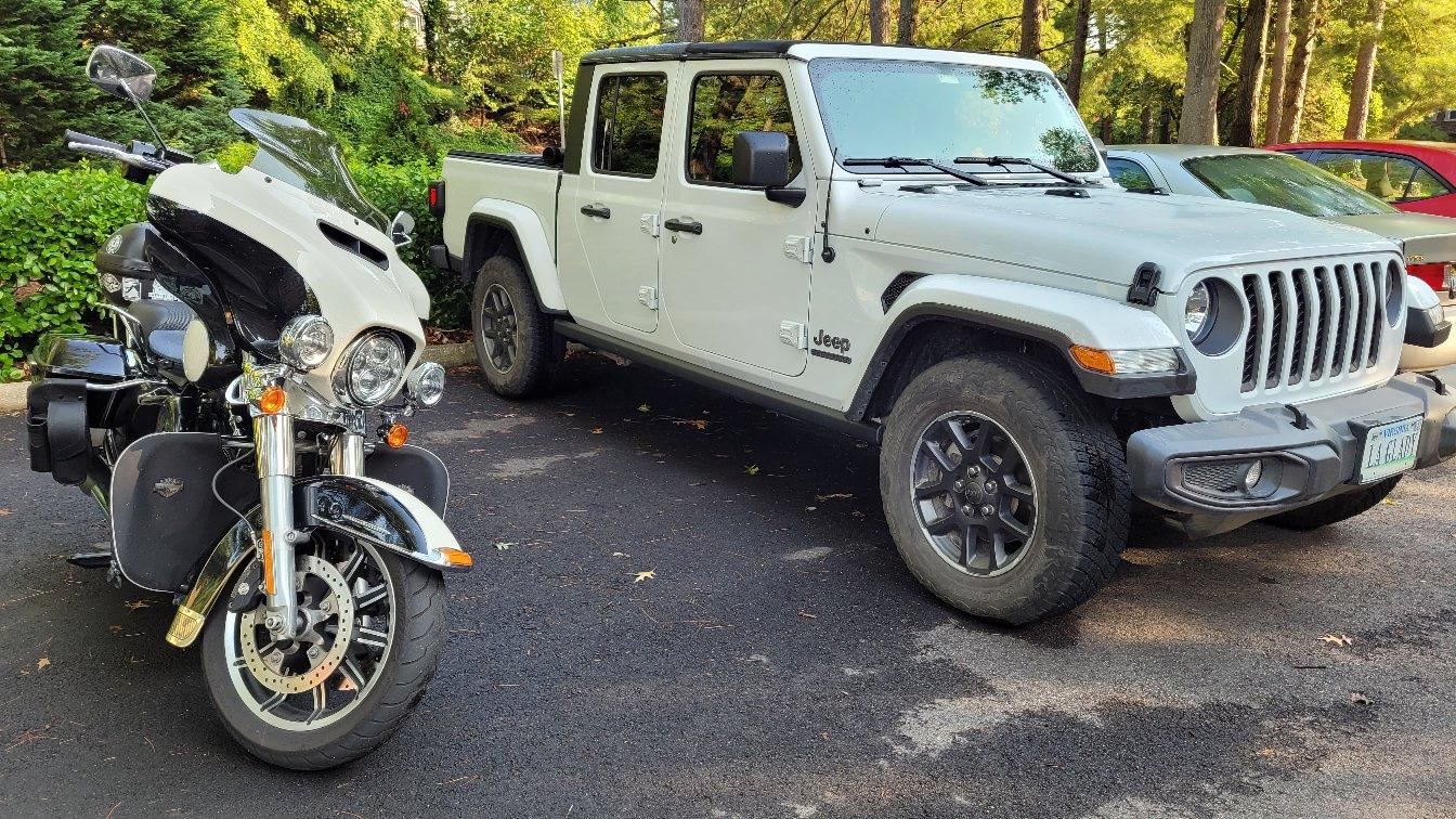 Jeep Gladiator Motorcycle riders? What do you ride? Pic/Info Thread! 20210814_082057