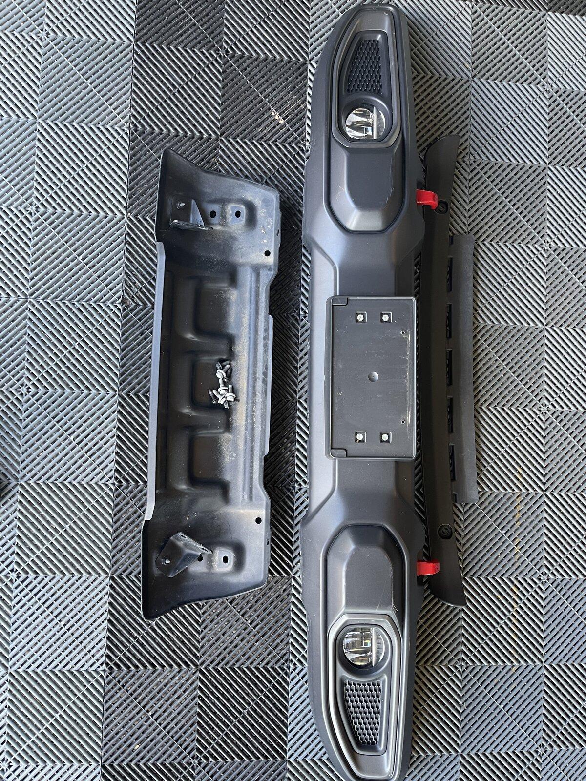 Jeep Gladiator OEM Rubicon Front Bumper 714D85A0-89BA-4210-95E5-A78F2DBD956C