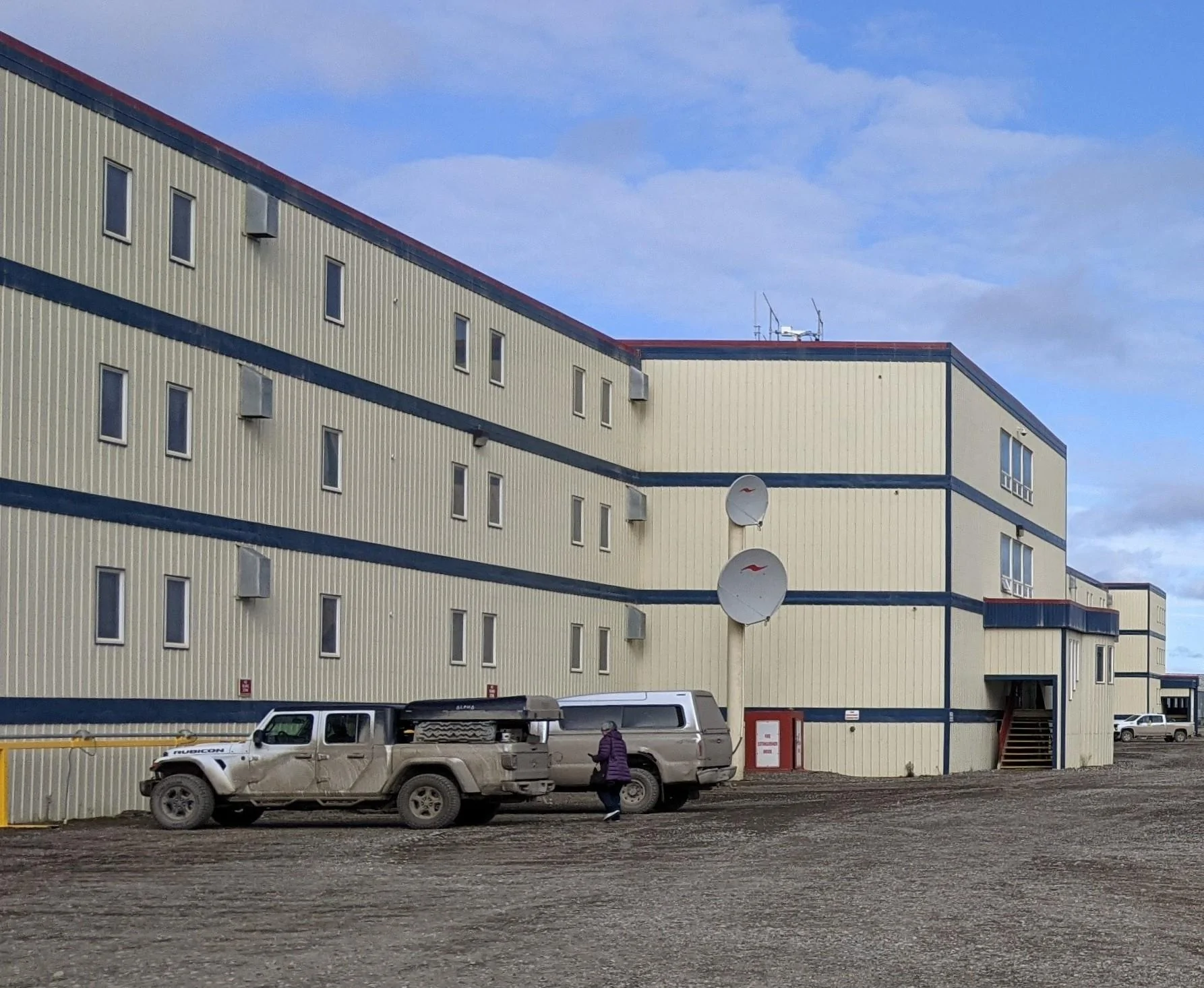 Jeep Gladiator Deadhorse, Alaska - a 8,856 mile adventure in Gladiator Rubicon Aurora Hotel, Deadhors