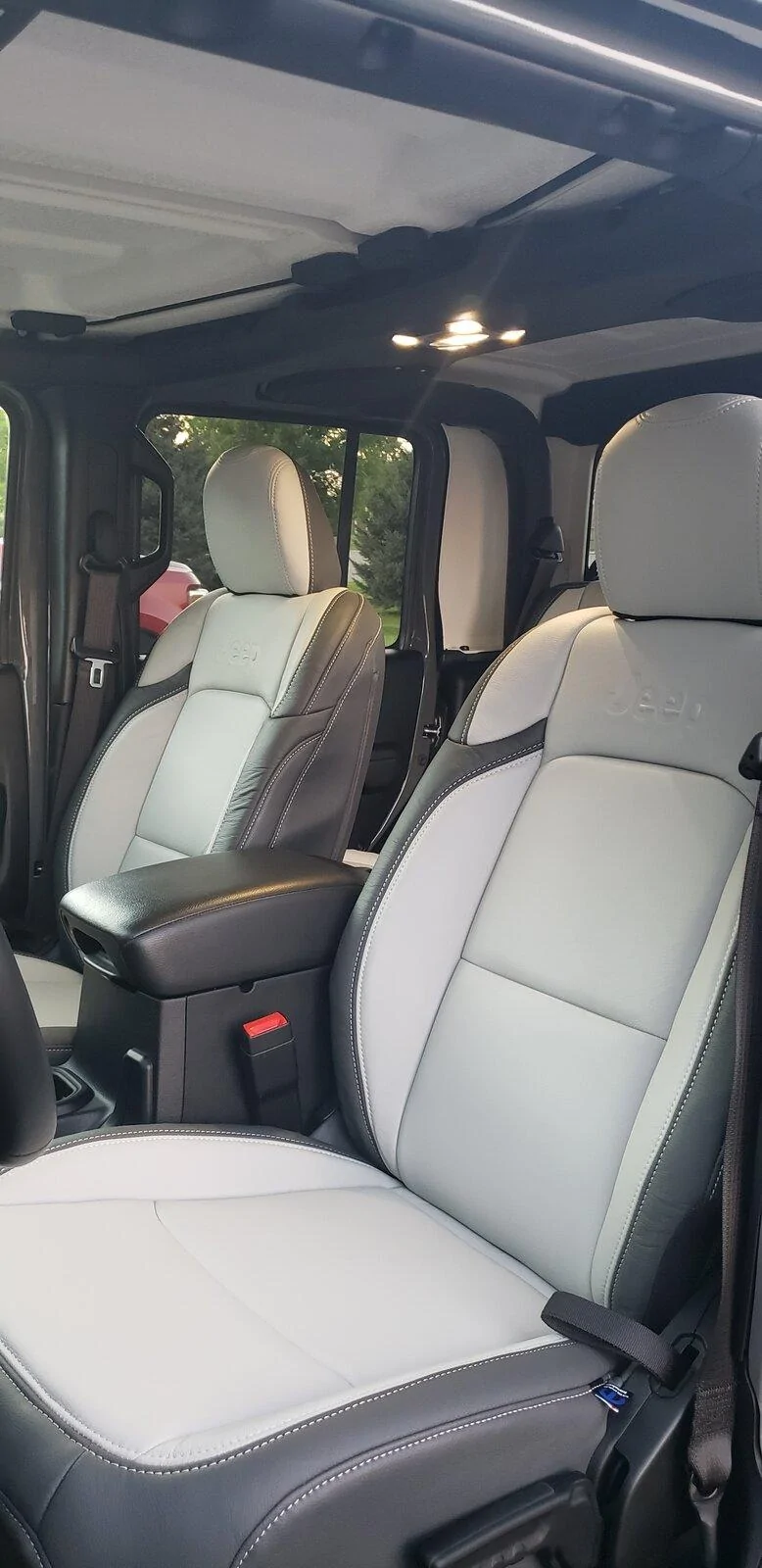 JEEP Front Seats.jpg