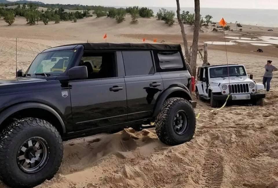 Jeep Gladiator 2021 Bronco Bronco pulling JK