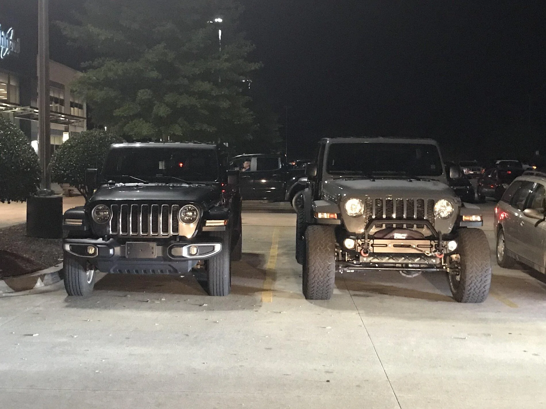 Jeep Gladiator Jeeps Parking Next To Jeeps 9DABAA3C-7881-4810-8C0F-DB756E601418
