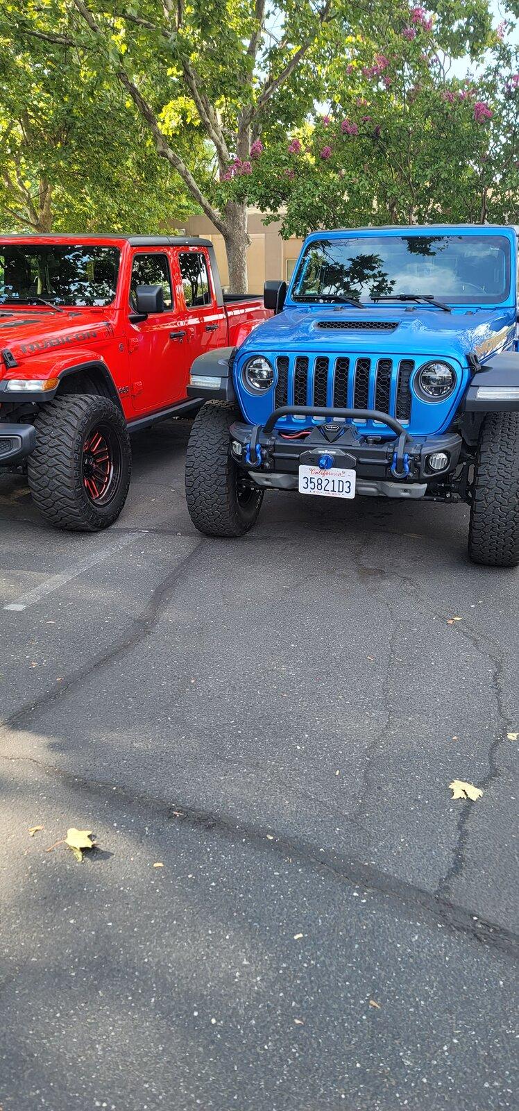 Jeep Gladiator Jeeps Parking Next To Jeeps 20210908_092619