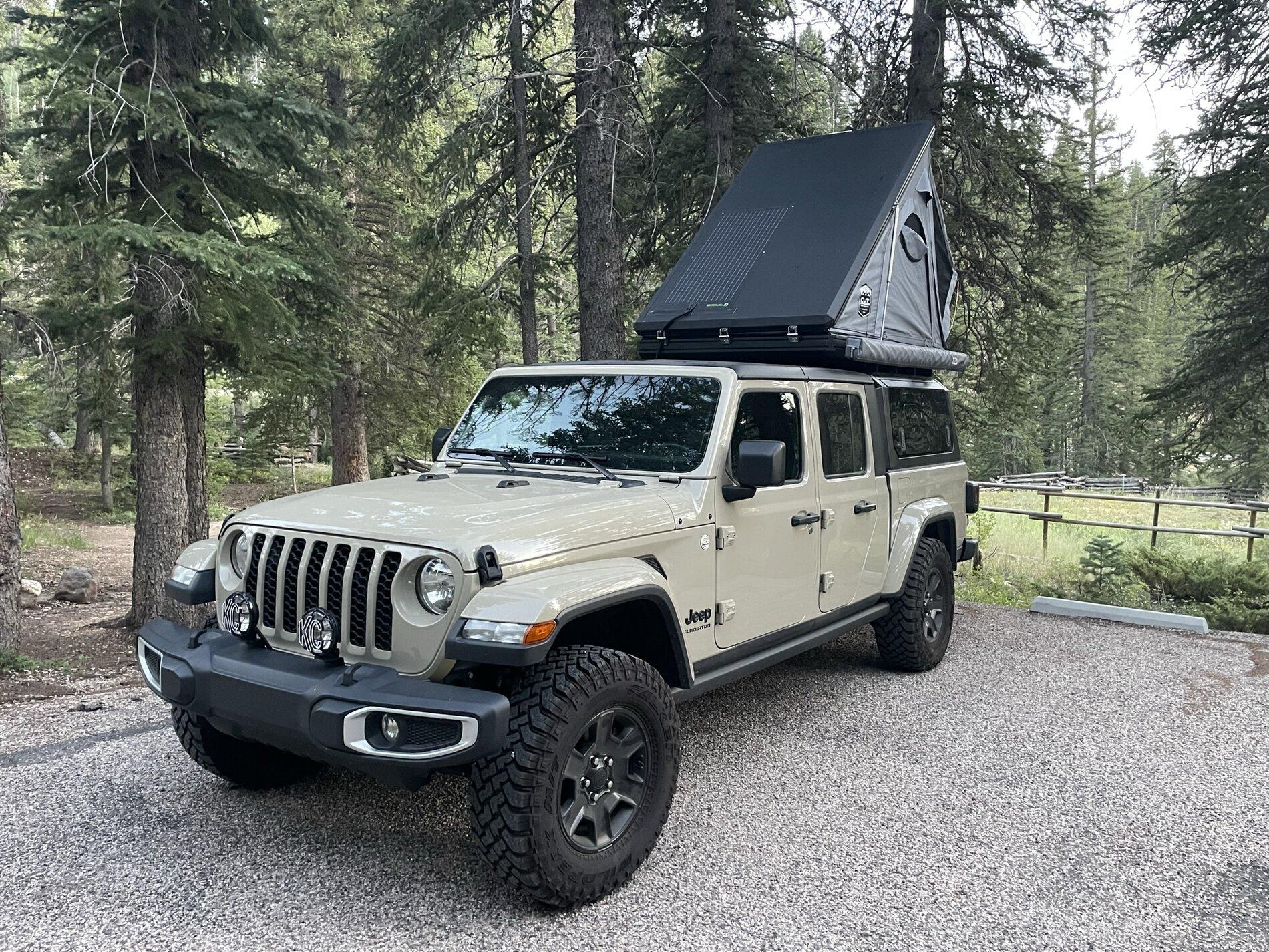 Jeep Gladiator RSI SmartCap with CVT Mt Hood RTT IMG_5267