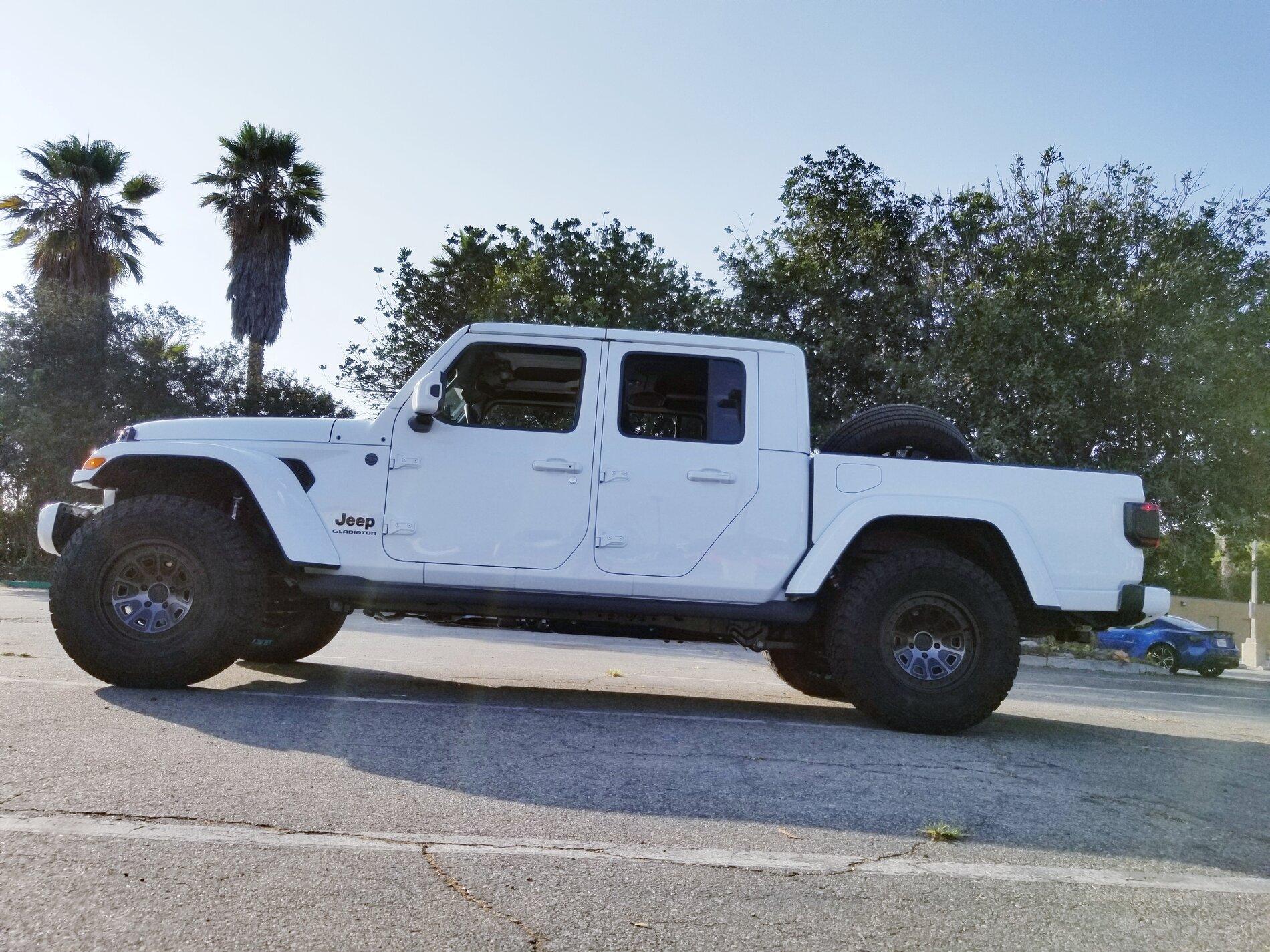 Jeep Gladiator Poll- 33's or 35's? 20210827_231509