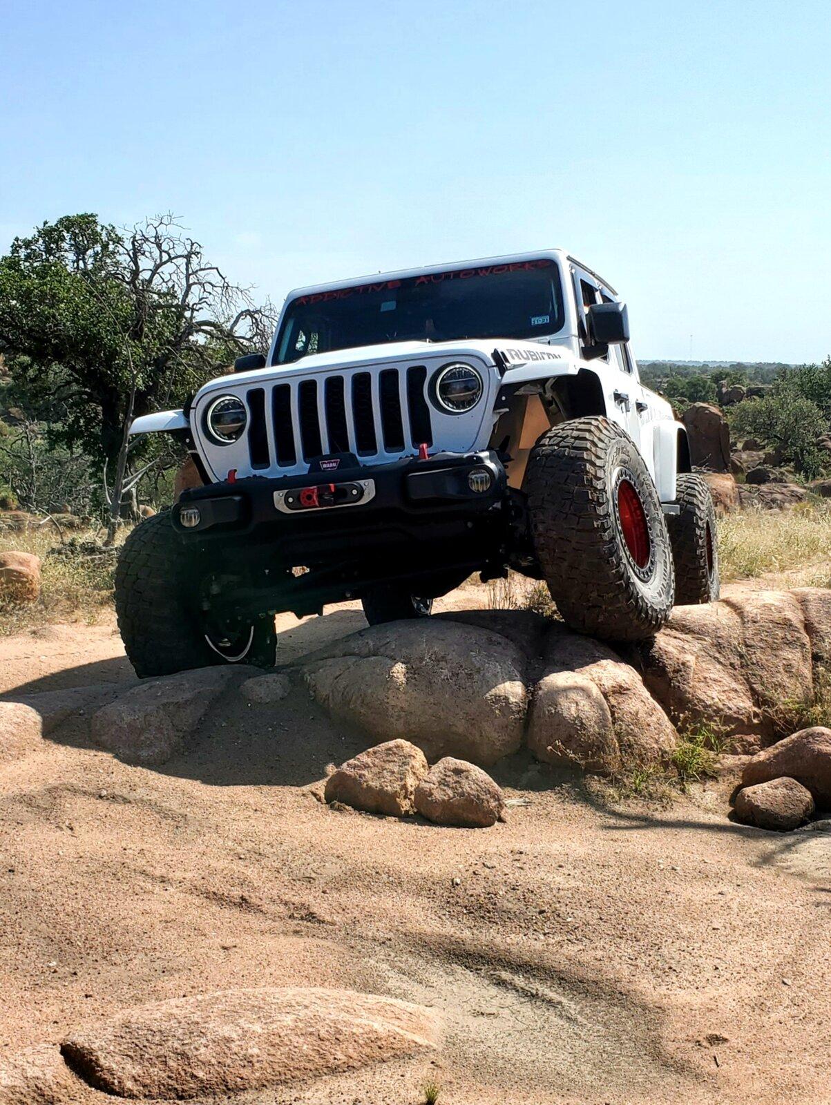 Jeep Gladiator Wolf Caves Offroad Park - Mason, TX 20210904_105839