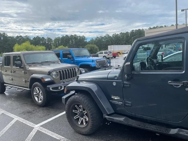 Jeep Gladiator Jeeps Parking Next To Jeeps Jeep Parking 1