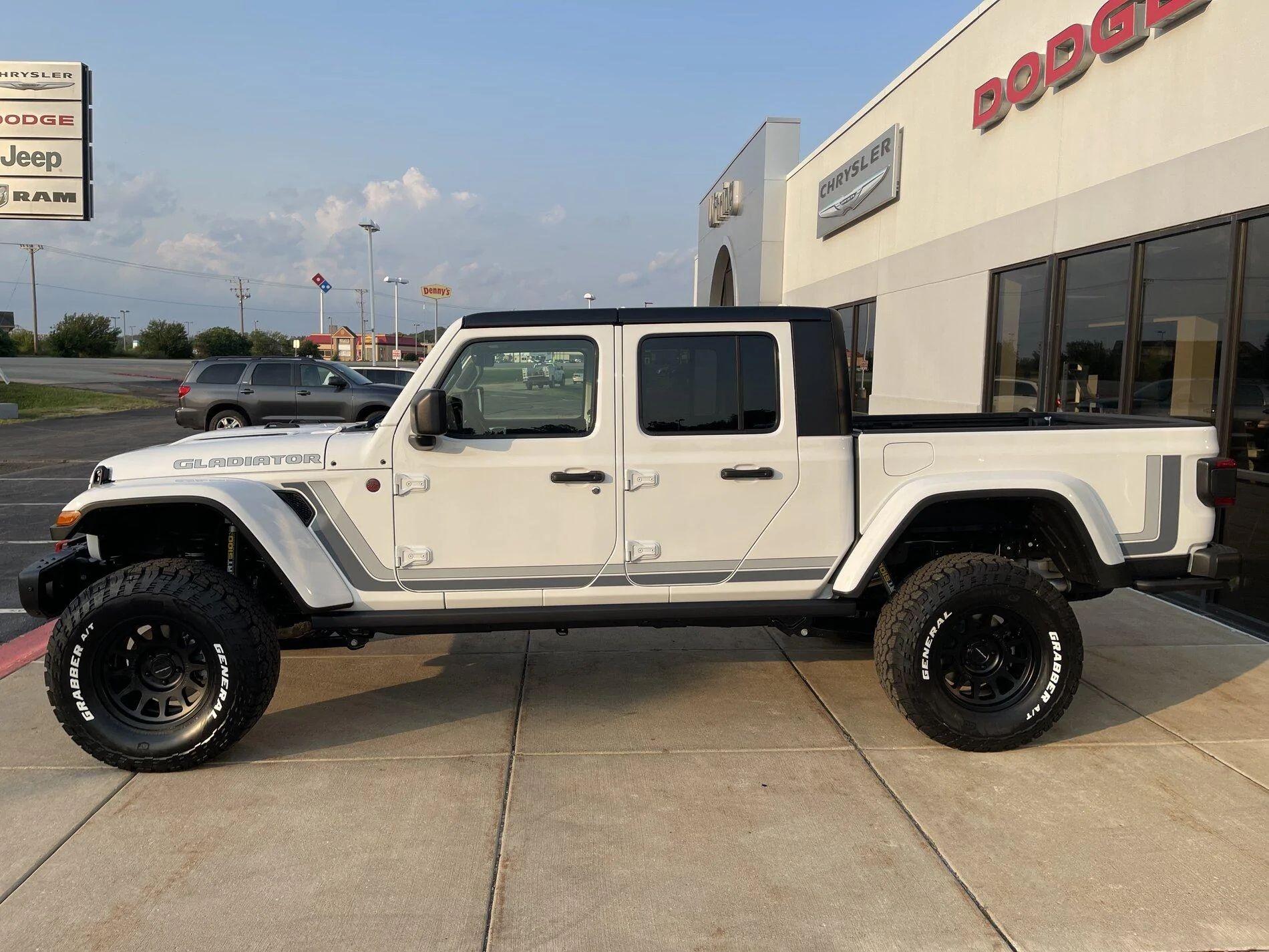 Jeep Gladiator 2.5” lift with 35” tires A005CFE5-9541-44EE-A229-910F37FCC403