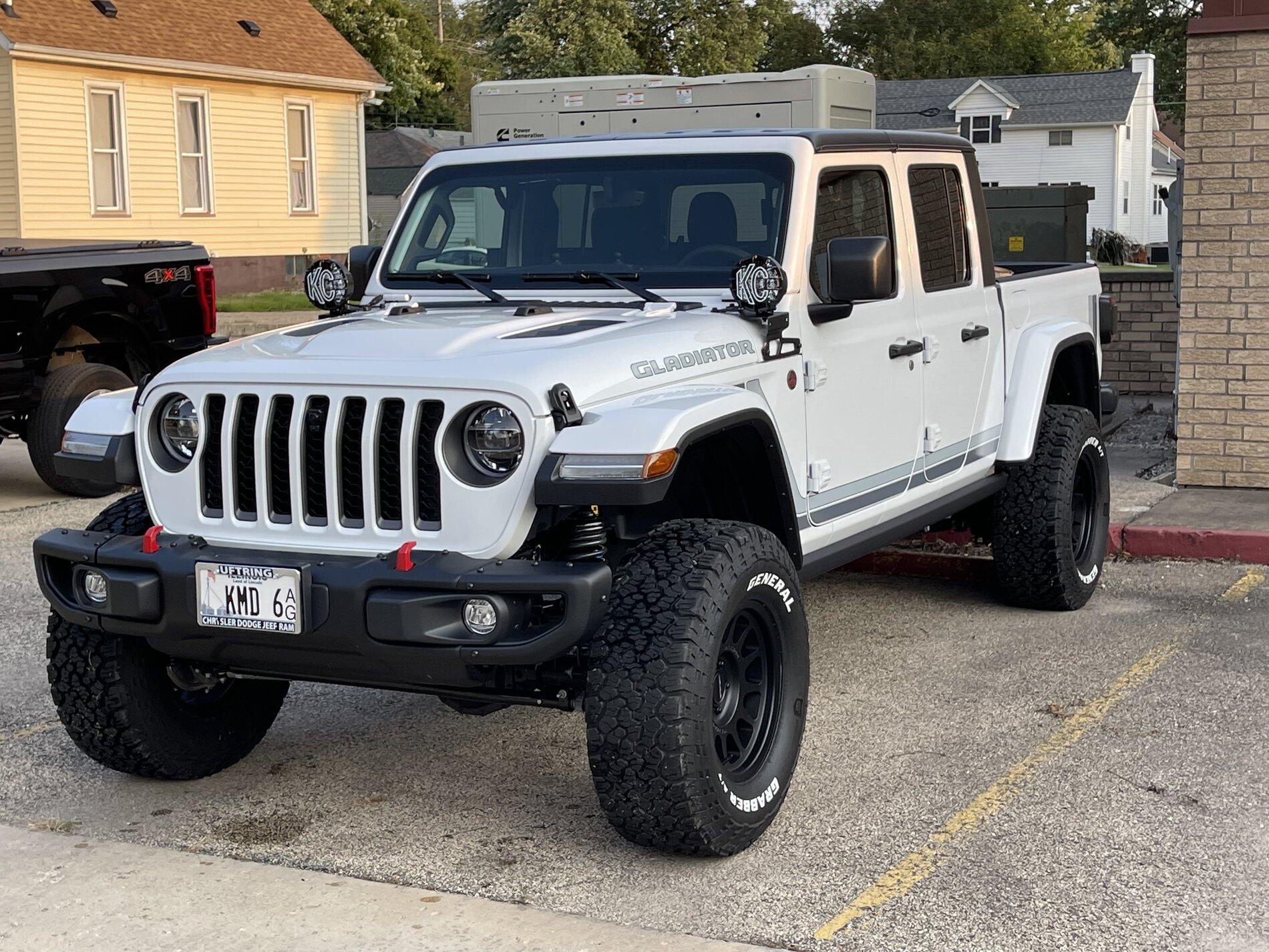 Jeep Gladiator 2.5” lift with 35” tires F8EDA296-DAFD-48D0-A9E2-3F8FEF90F686