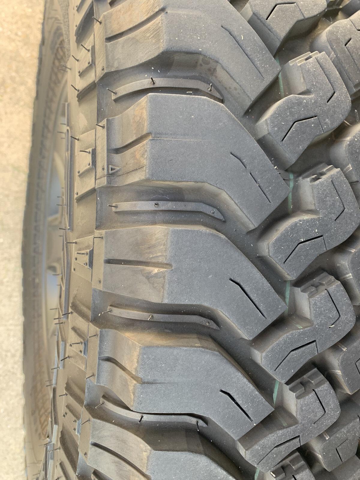 Jeep Gladiator Edge of front tires are different from the back DF3E7A0E-FB1C-48E7-A941-9BC0E5822EA3