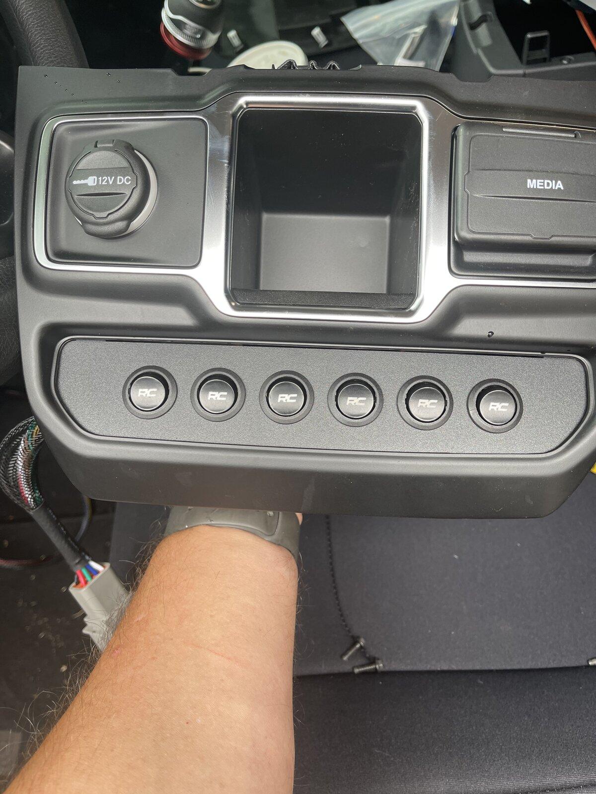 Jeep Gladiator 2 week old Sport build B26854E8-76EF-4211-B4E1-694F4E127122