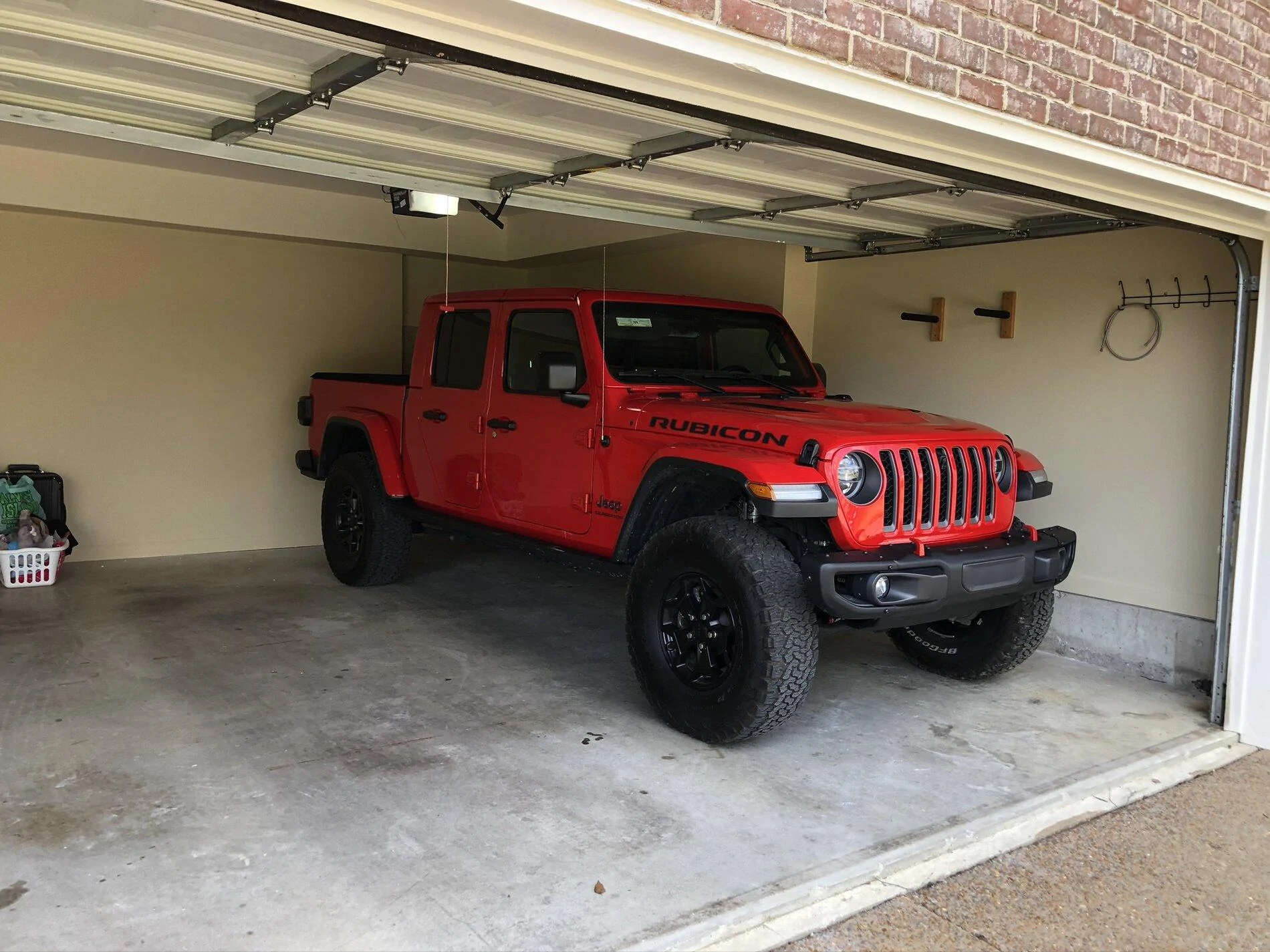 Jeep Gladiator Bronco is fullsize - no comparison D0E4BF59-6E9D-4317-B392-041BD8313D43