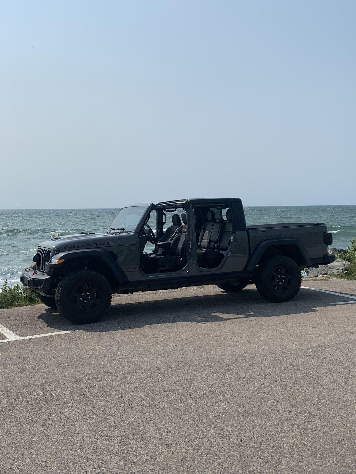 Jeep Gladiator Gladiator Glamour Shots 56841A87-124C-4E9D-A518-32A1C2D63FA8