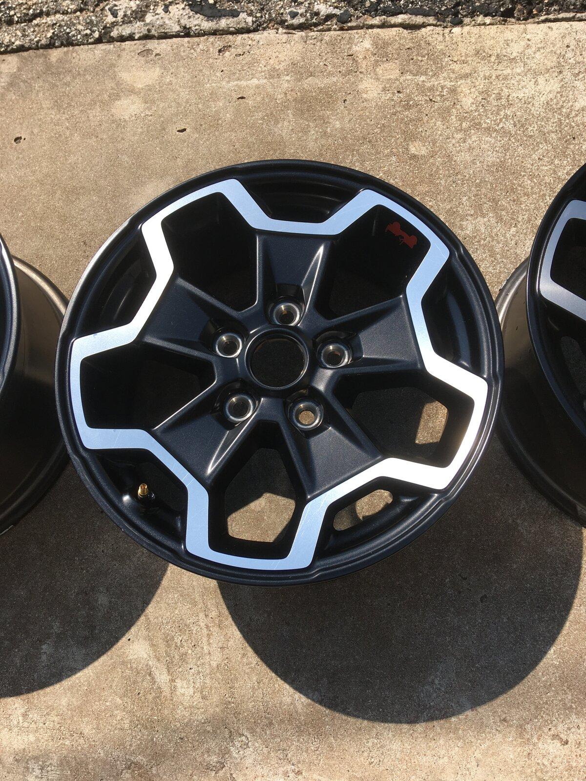 Jeep Gladiator Rubicon OEM Polished Wheels IMG_5630.JPG
