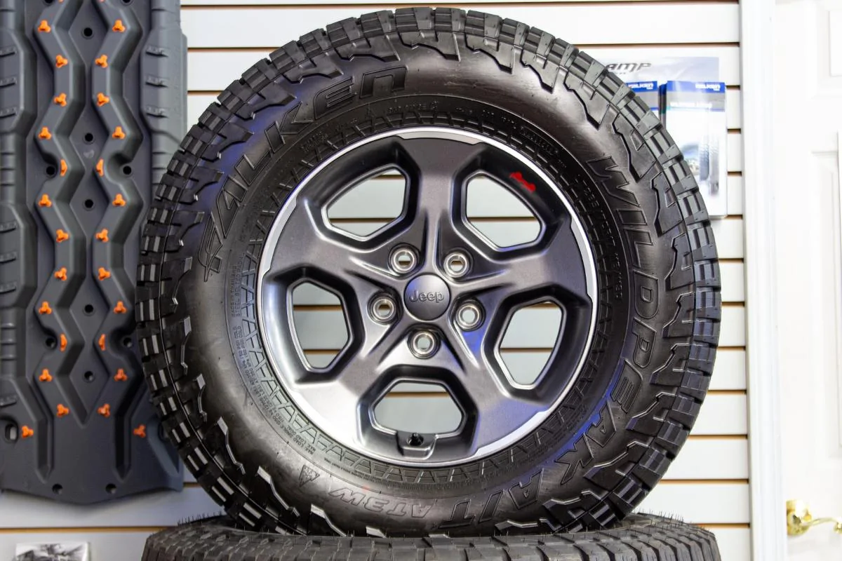 Jeep Gladiator Wheel offset for deep lip look? jeep-gladiator-rubicon-factory-oe-wheels-and-tires-close-u