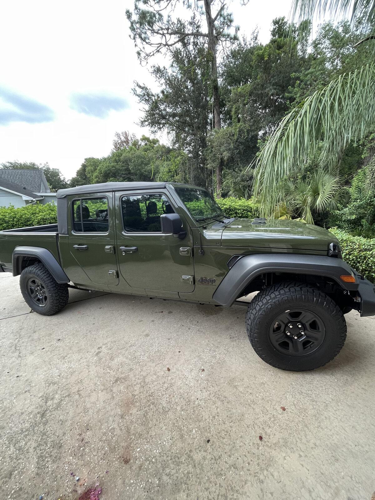 Jeep Gladiator Bare bones sport manual 79A6726B-D15E-49D0-8382-470DAA3CFB94