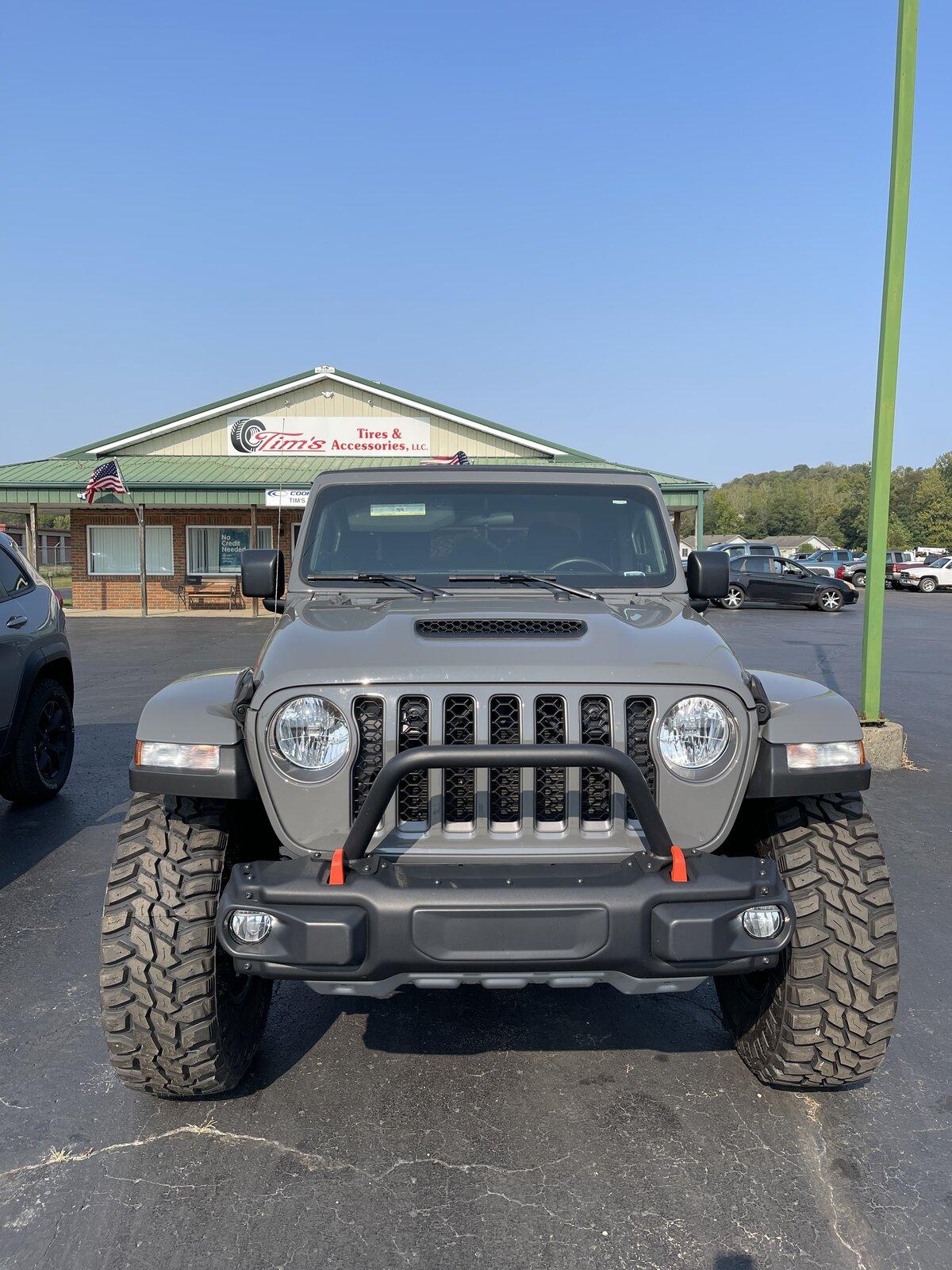 Jeep Gladiator Stock Mojave w/ 37s Thread B7044F31-B11D-45B1-AC8B-99F871626217