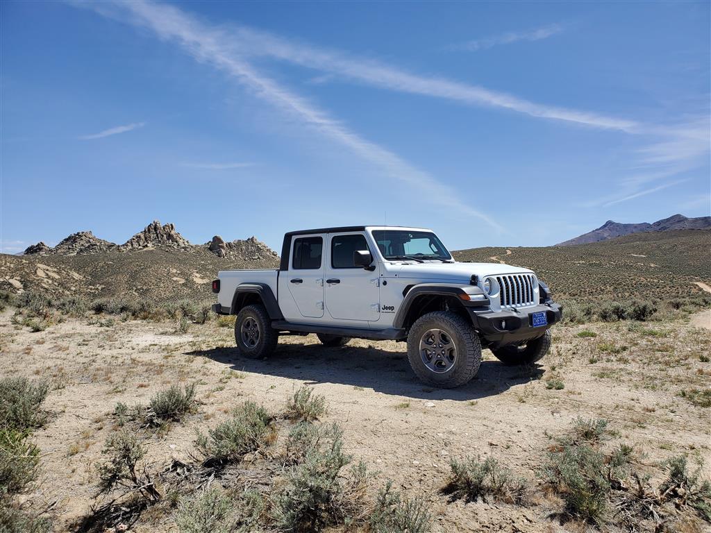 Jeep Gladiator Bare bones sport manual 20210509_132331 (Medium)