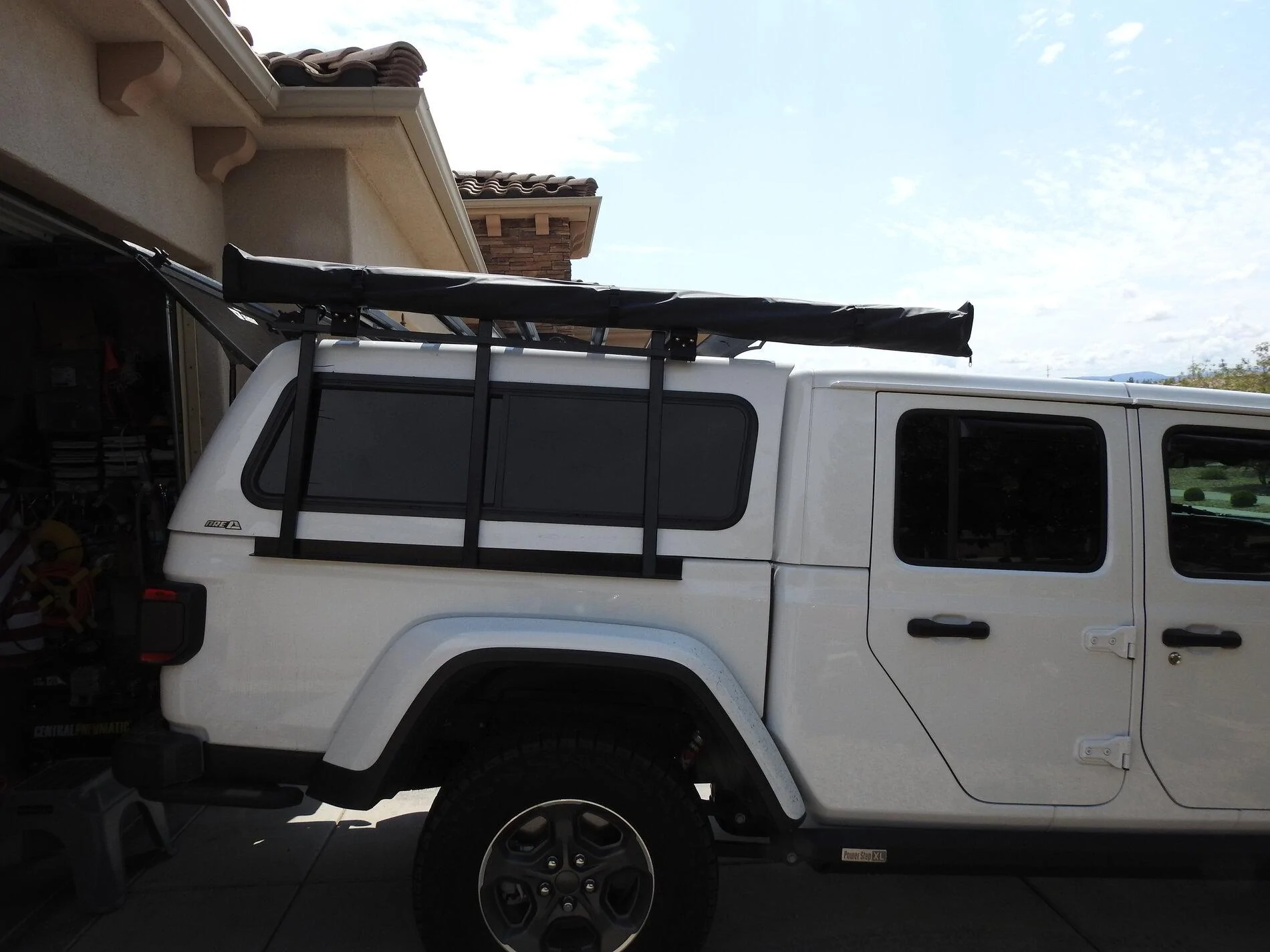 Jeep Gladiator UPDATE    Solid bed top with rack DSCN3621 (1)