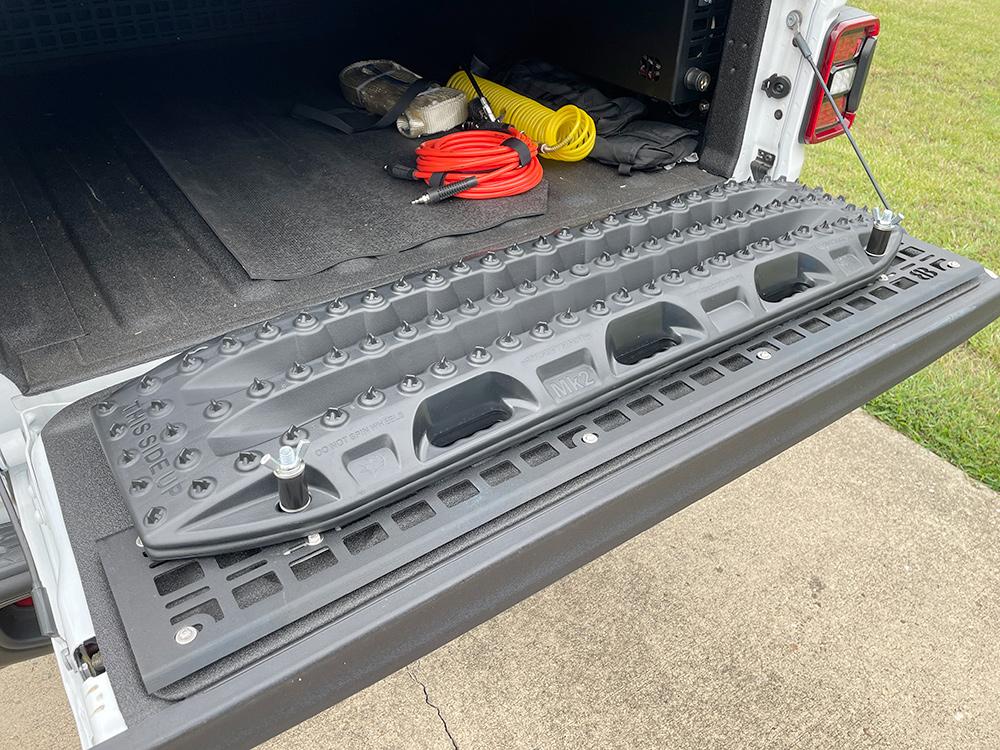 Jeep Gladiator 813 Fabrication & Design Full Bed Side MOLLE Panels maxtrax-1