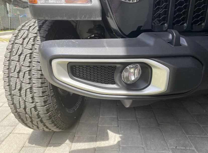 Jeep Gladiator Set of 2 JL/JT Silver Front Fog Light Trim Bezels IMG_2413