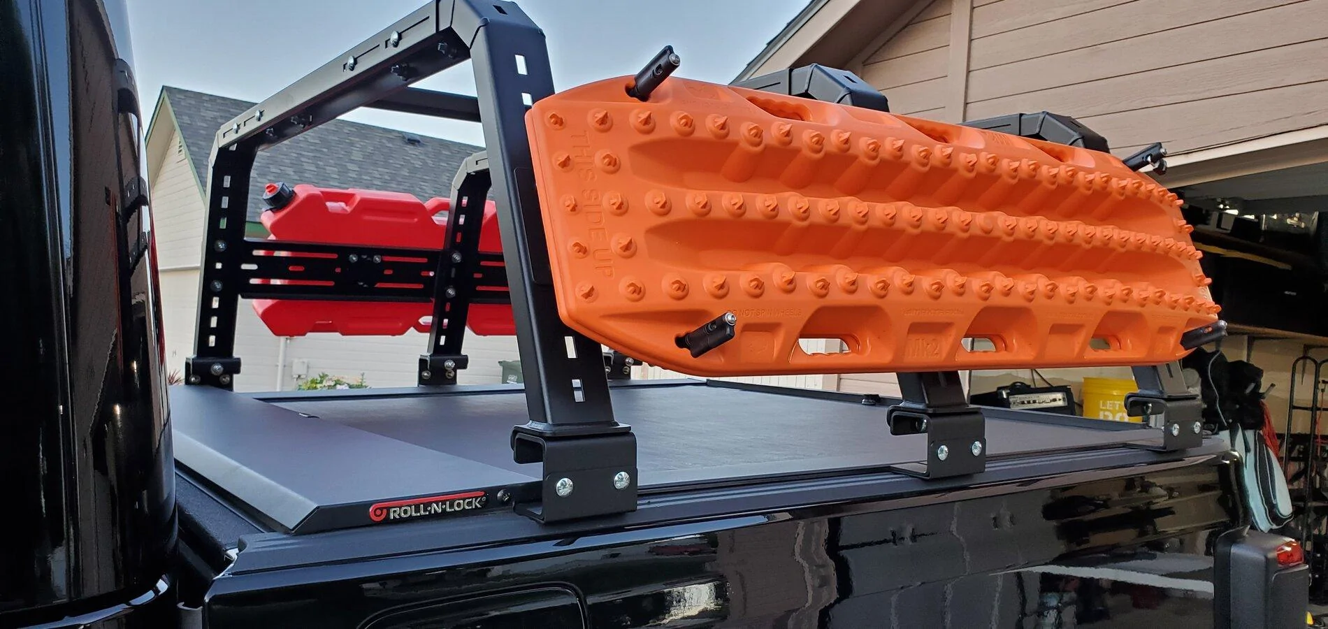Jeep Gladiator RCI bed rack with Roll'n'Lock tonneau 20210916_193951