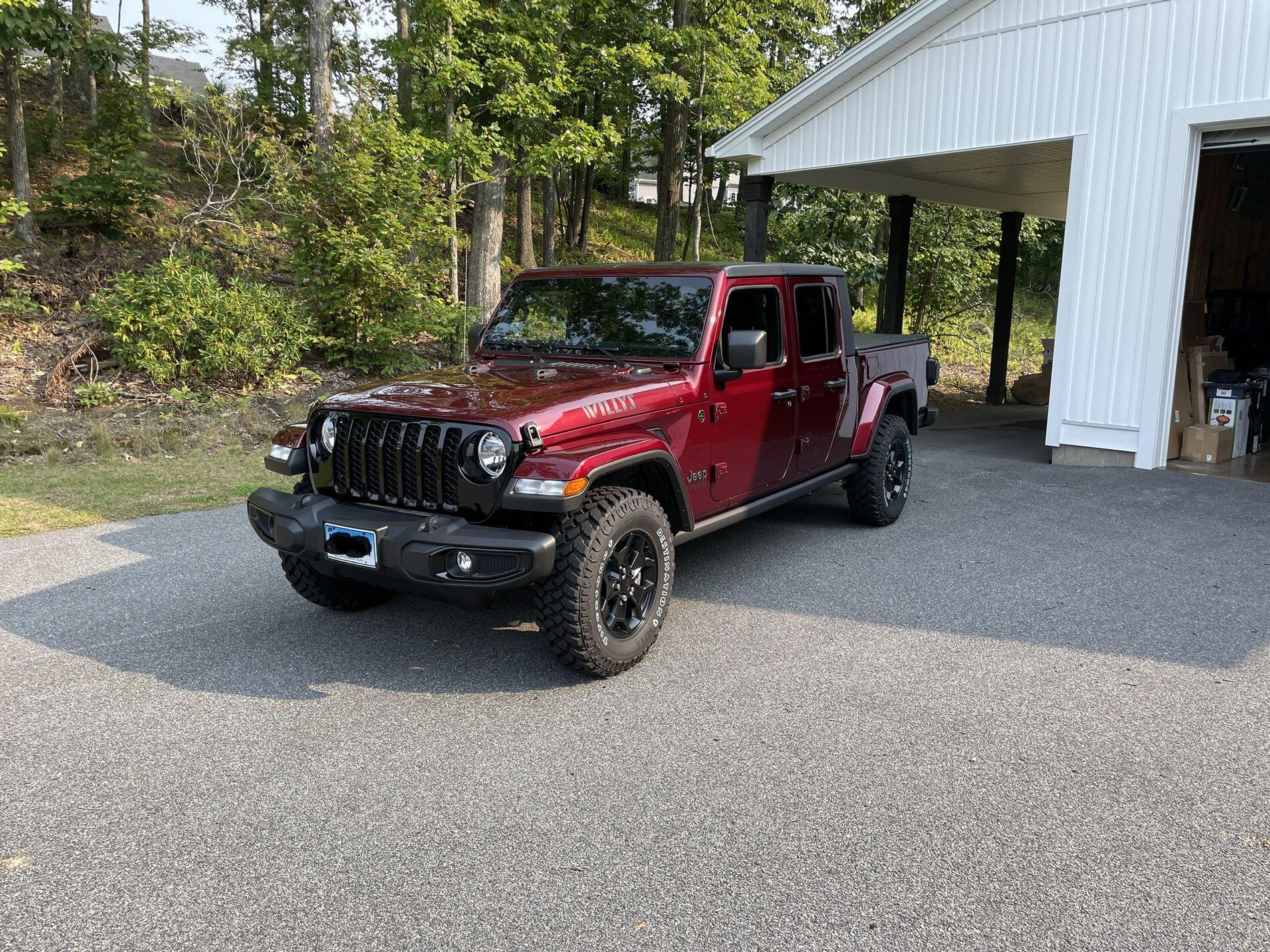 Jeep Gladiator Snazzberry Willys 8105839D-C4FF-498A-AF77-56E503507BF9