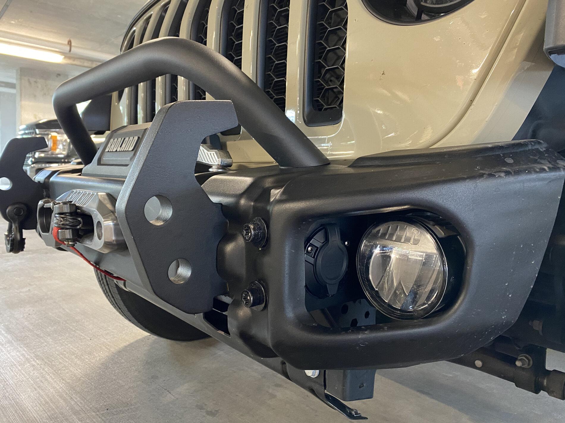Jeep Gladiator Rugged Ridge Arcus bumper question? IMG_8315