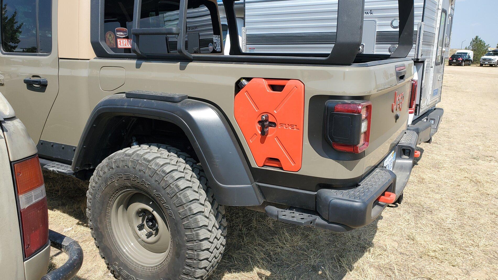 Jeep Gladiator Who makes this?? Rotopax embedded in side of bed 20210829_141054