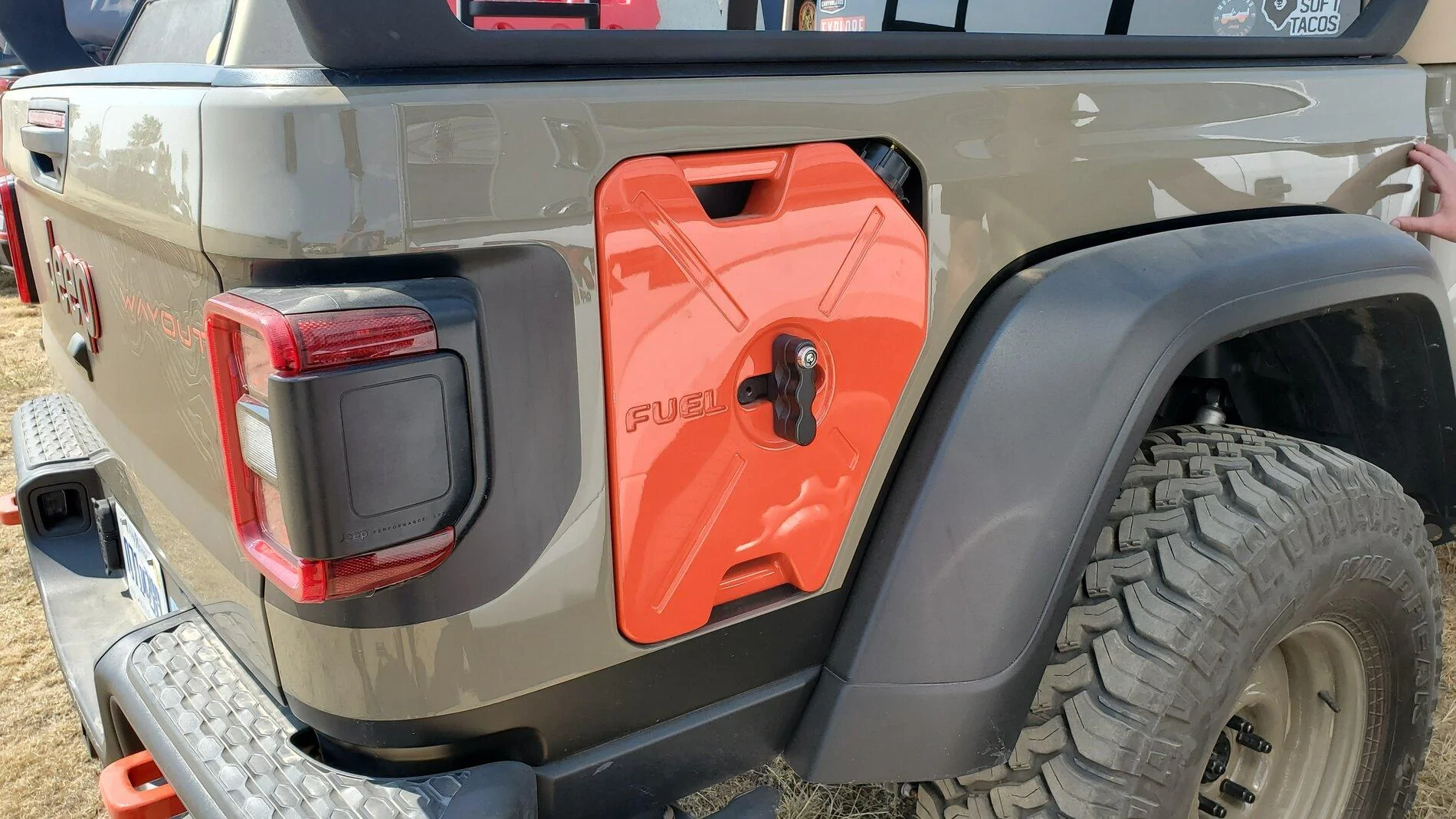 Jeep Gladiator Who makes this?? Rotopax embedded in side of bed 20210829_141109