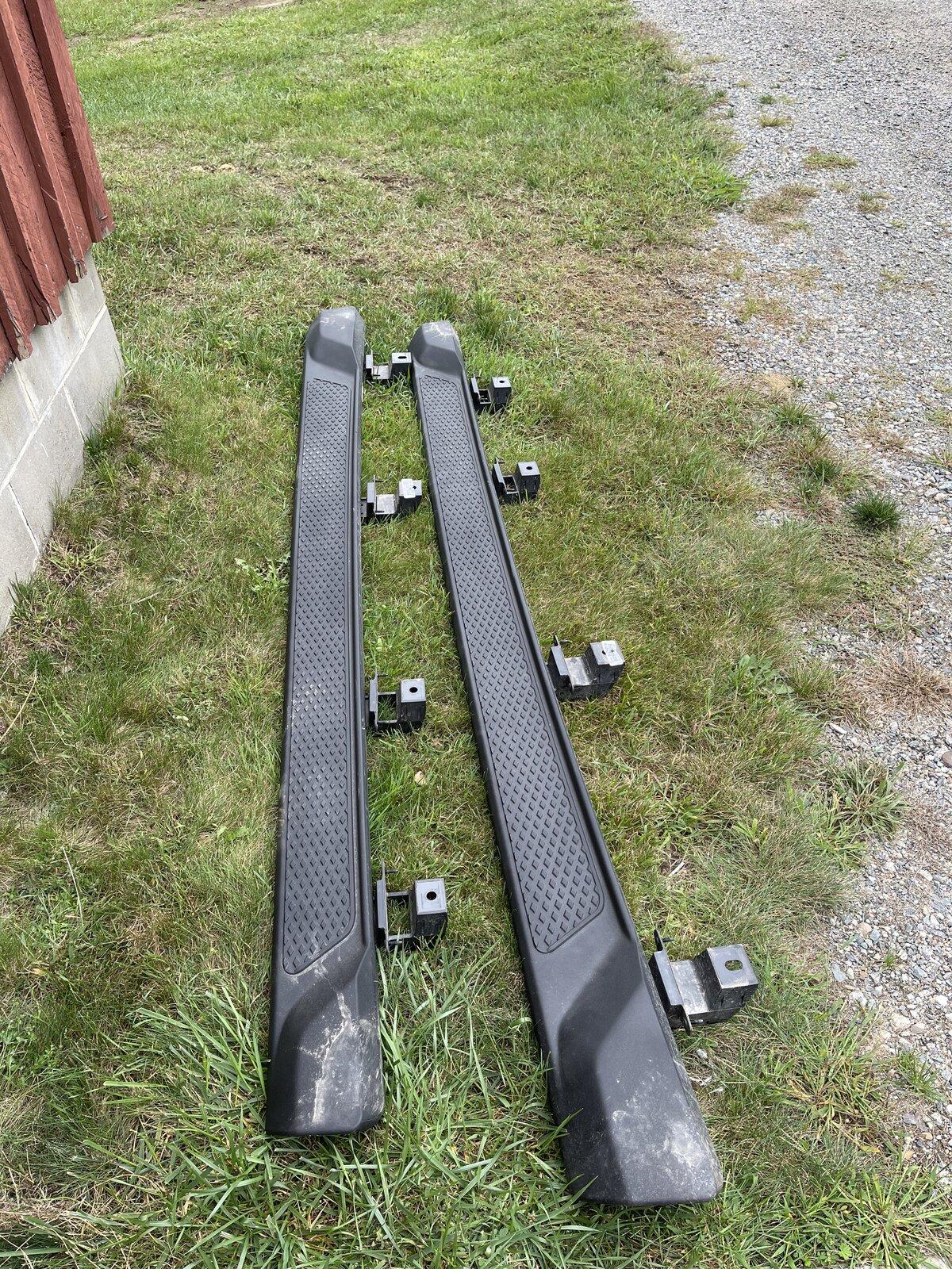 Jeep Gladiator Running boards ECA70B2A-C0AA-487F-882F-9EA28E9BC0CF
