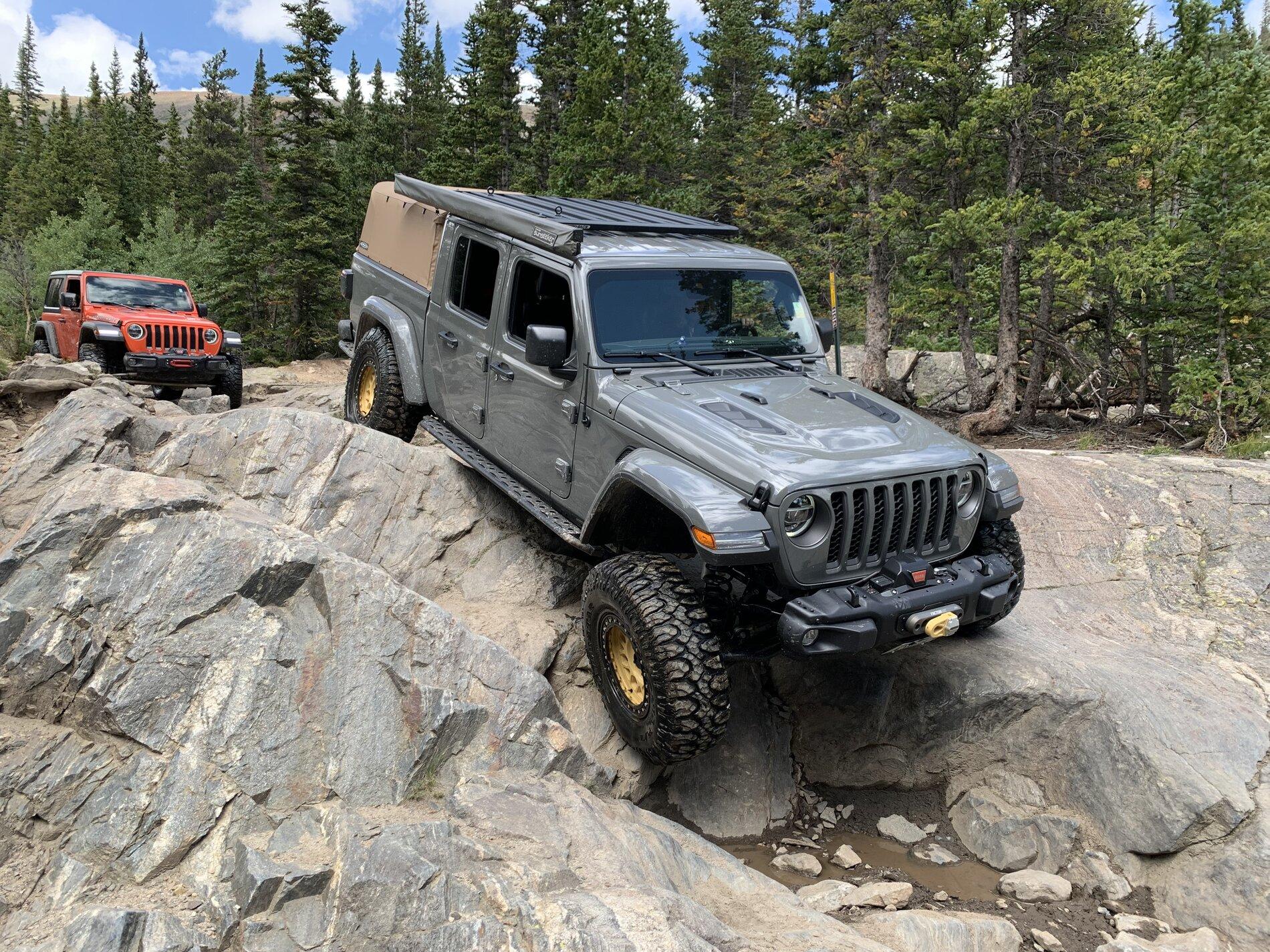 Jeep Gladiator STING GRAY Gladiator JT Club BB5685C9-D0CA-400B-A26F-2BDB3764D8B1