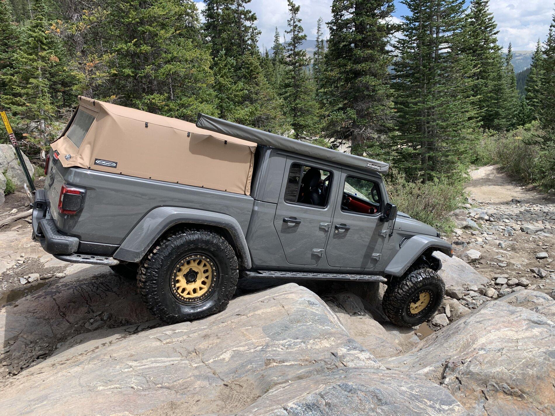 Jeep Gladiator STING GRAY Gladiator JT Club 54483F13-7B72-46EA-9C36-740BABB8047E
