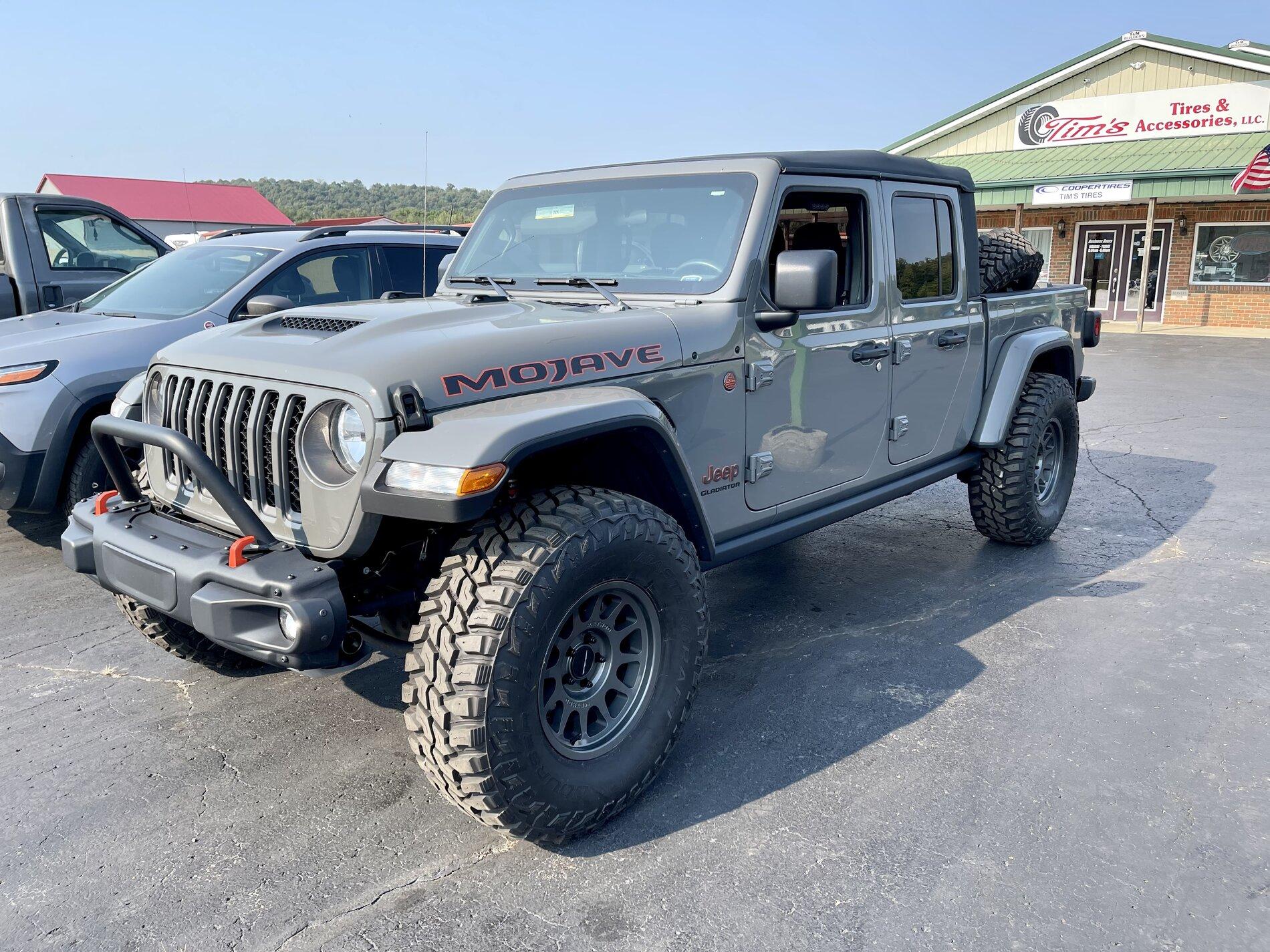 Jeep Gladiator STING GRAY Gladiator JT Club 7452C366-7A49-490F-B93D-B095489FD4CB