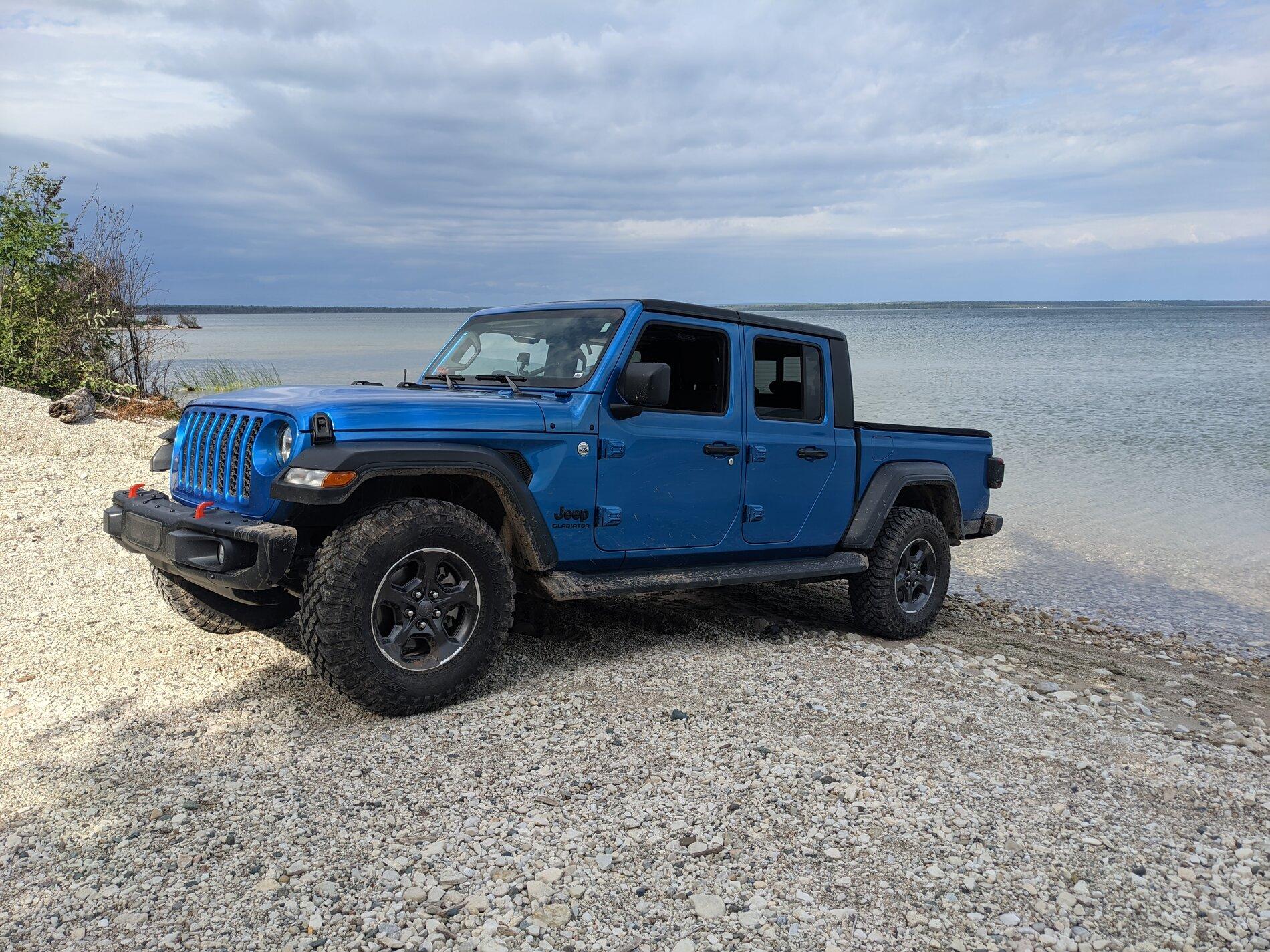 Jeep Gladiator HYDRO BLUE PEARL Gladiator JT Club PXL_20210917_195223978.NIGHT