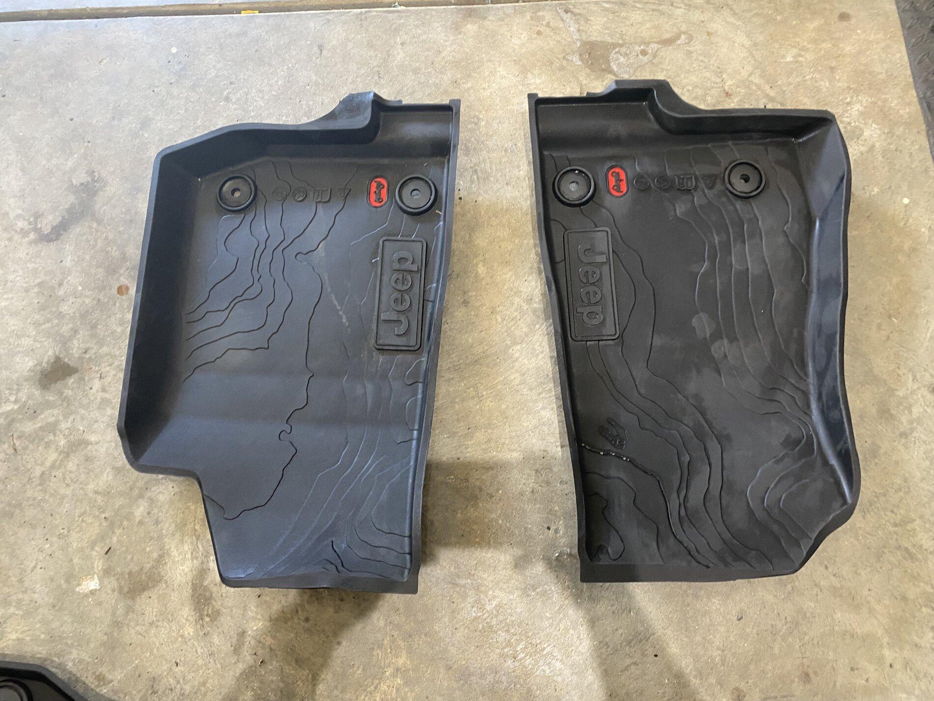 Jeep Gladiator Mopar All-Weather Mats 93FF2EA7-1089-443D-BB76-0384F40C80BC