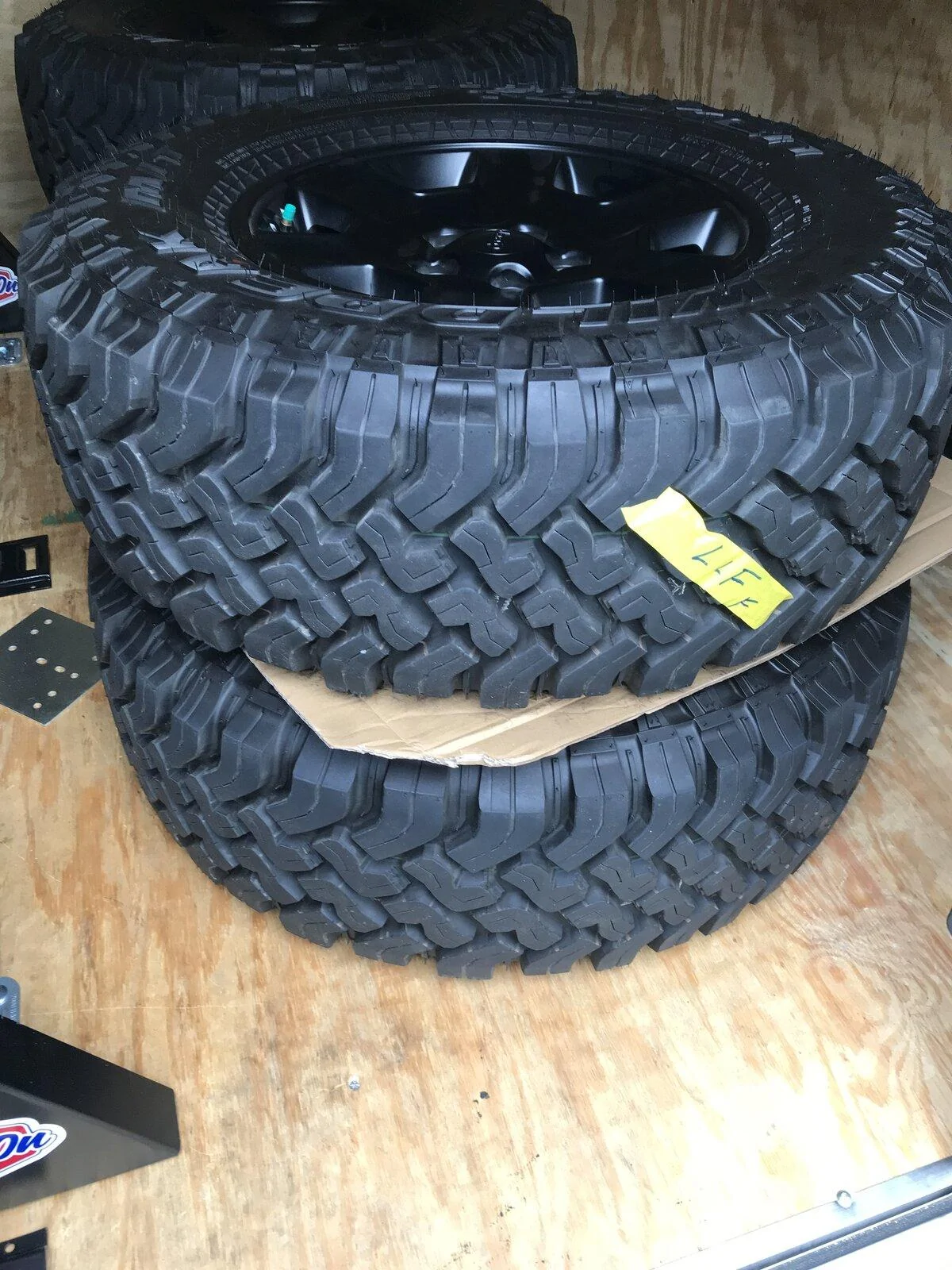 Jeep Gladiator 2021 Factory Mojave wheels and tires 6A5CFABC-EA18-4160-94C9-A0A51937F850