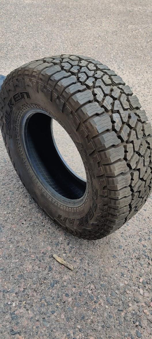 Jeep Gladiator 2020 Jeep Gladiator Rubicon Wheels and Tires with TPMS included spare