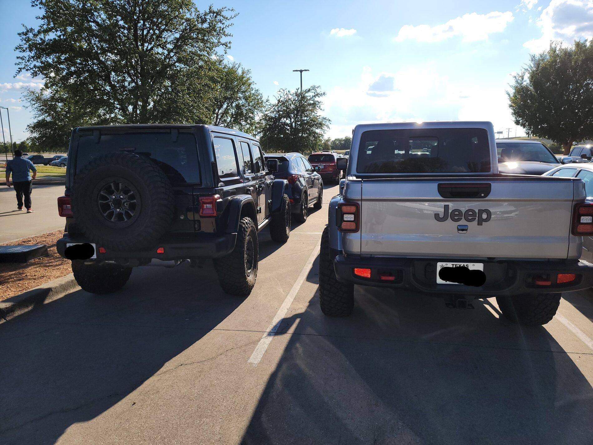 Jeep Gladiator Jeeps Parking Next To Jeeps 20210918_171640